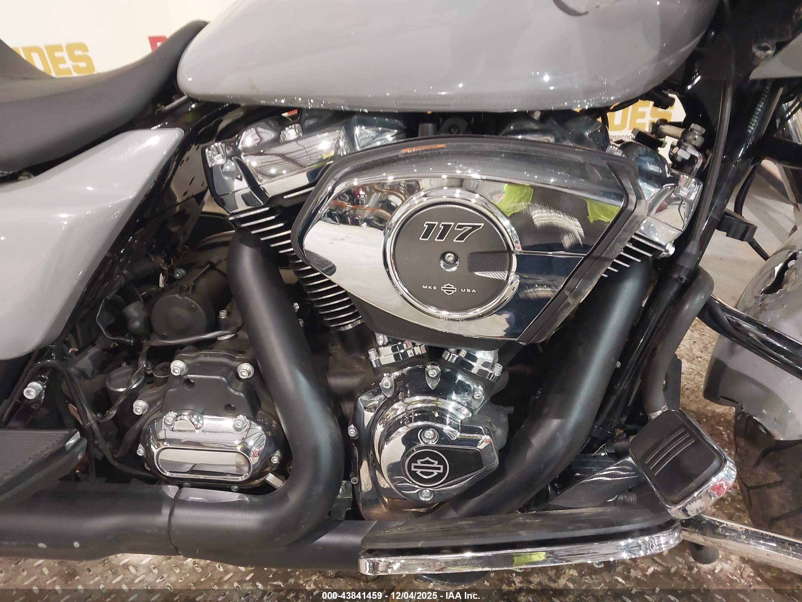 HARLEY-DAVIDSON FLTRX image 8