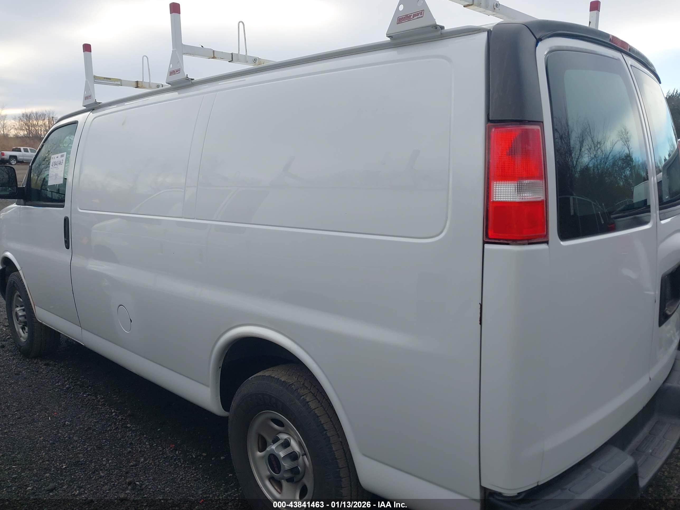 GMC SAVANA image 3