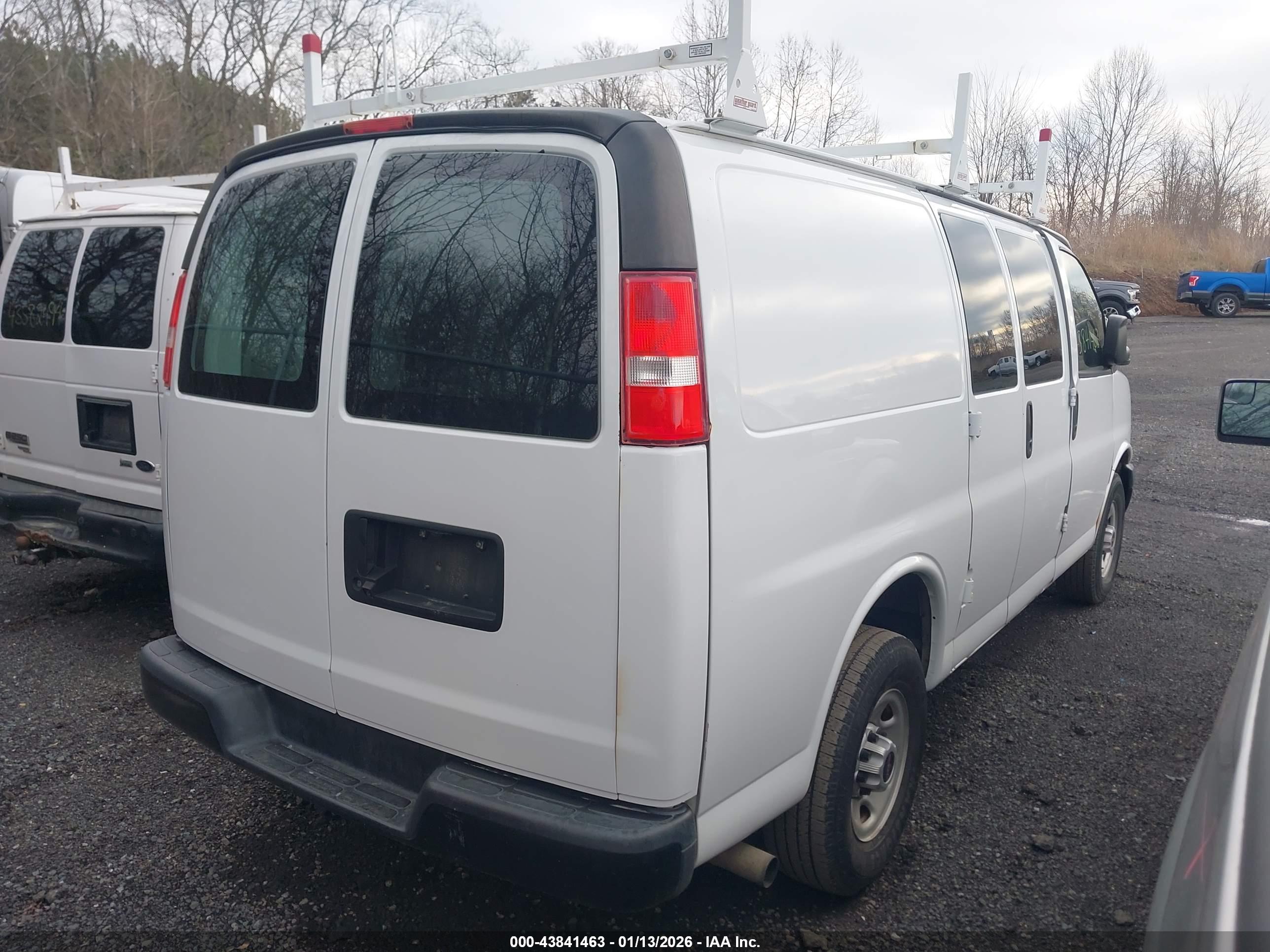 GMC SAVANA image 4