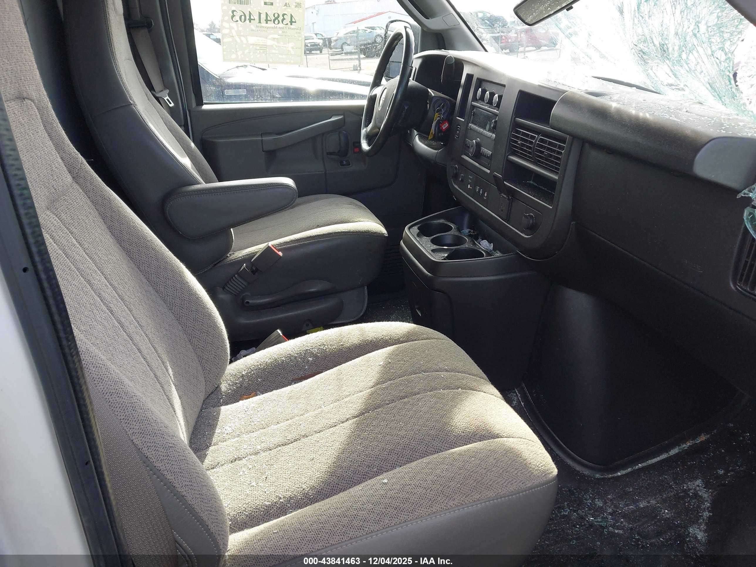GMC SAVANA image 5