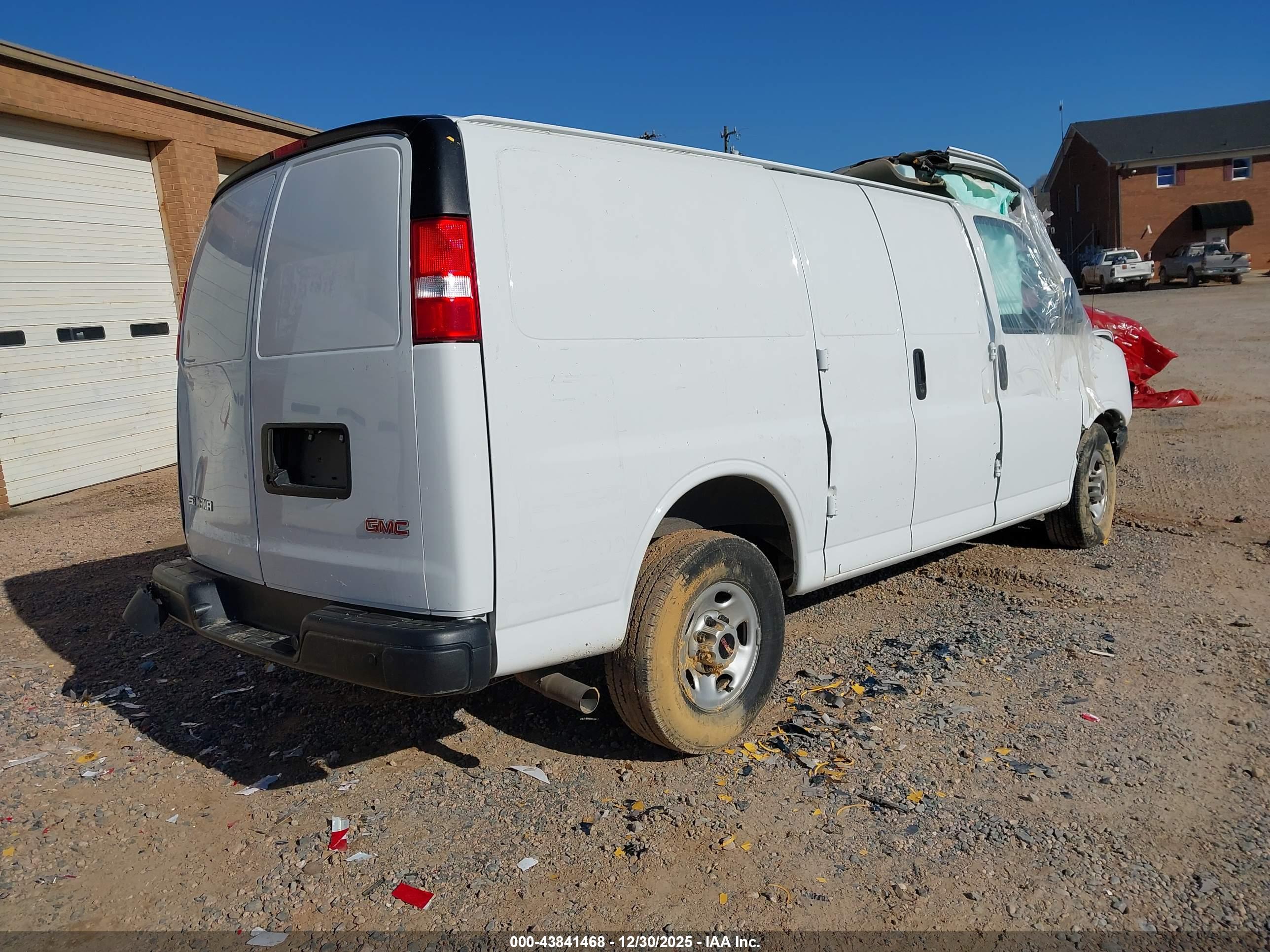 GMC SAVANA image 4