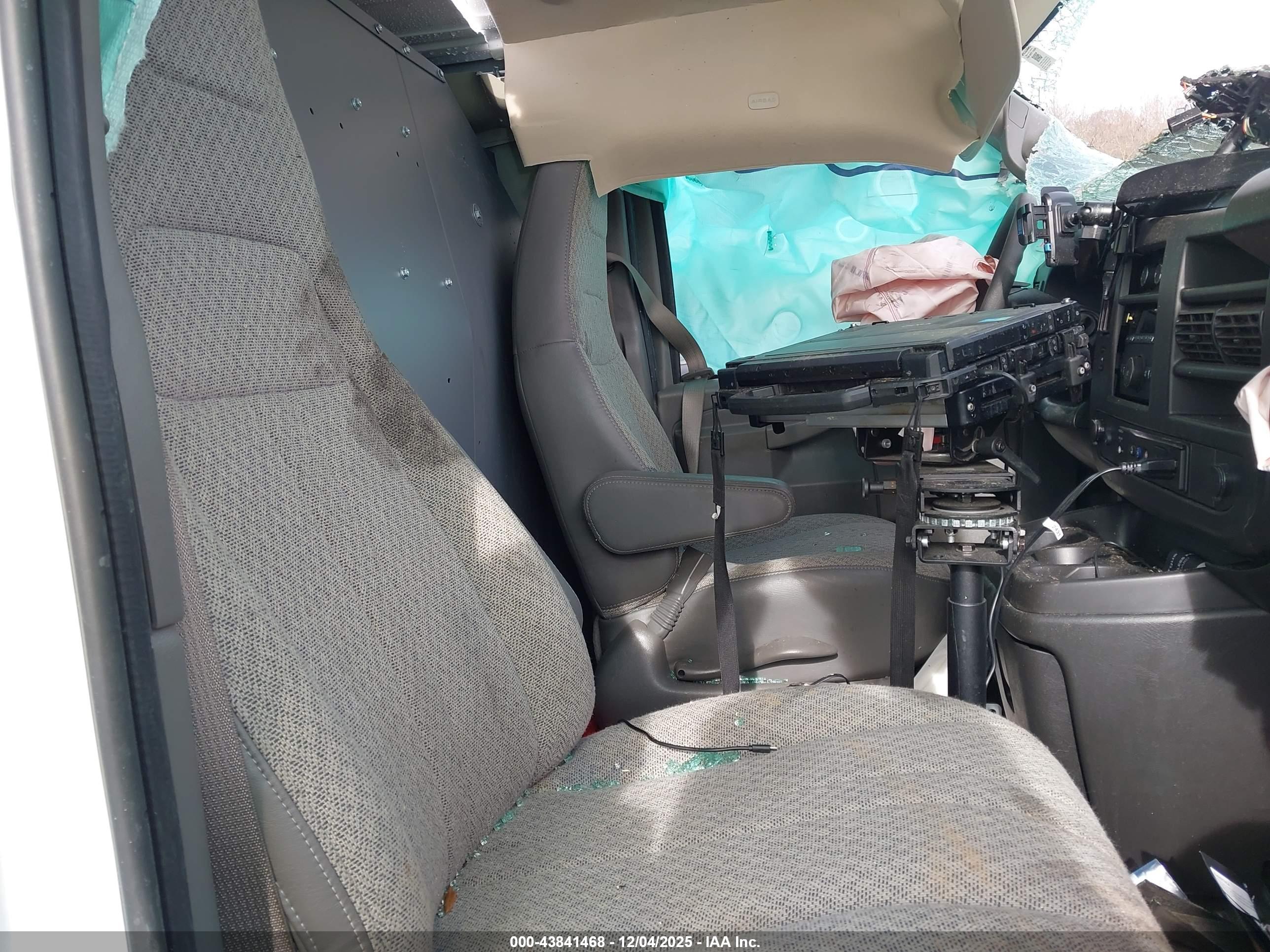 GMC SAVANA image 5