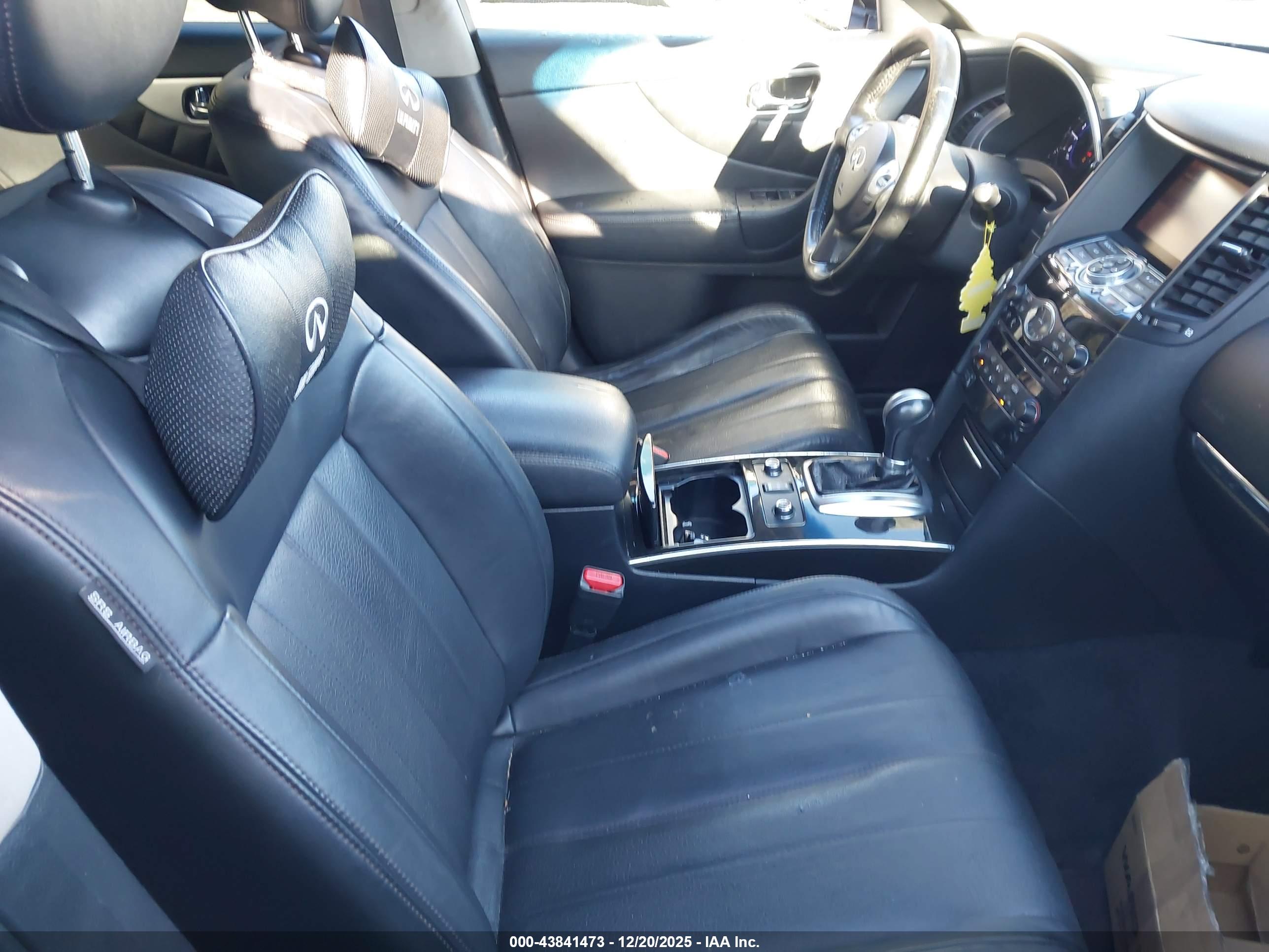 INFINITI QX70 image 5