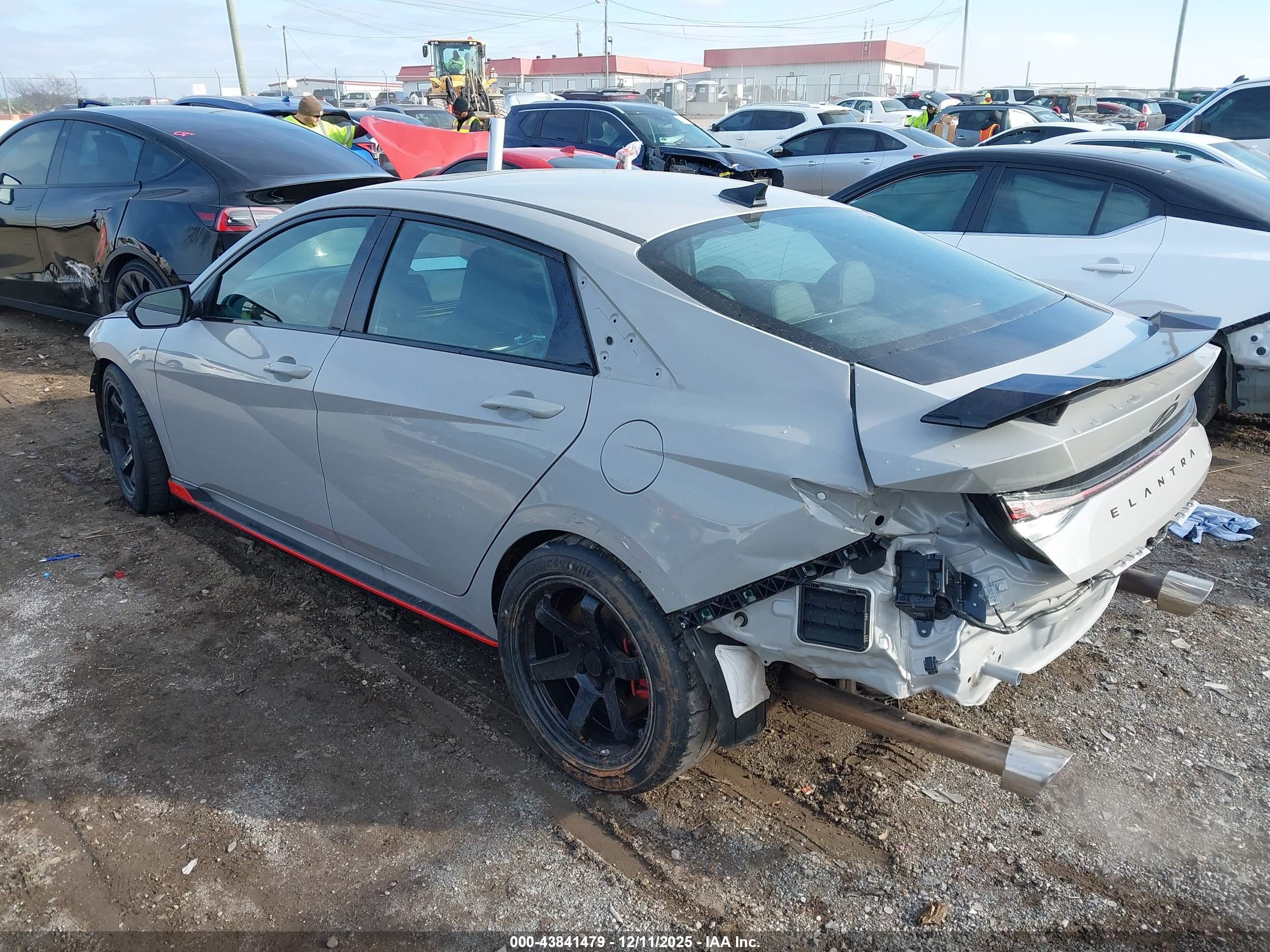 HYUNDAI ELANTRA image 3