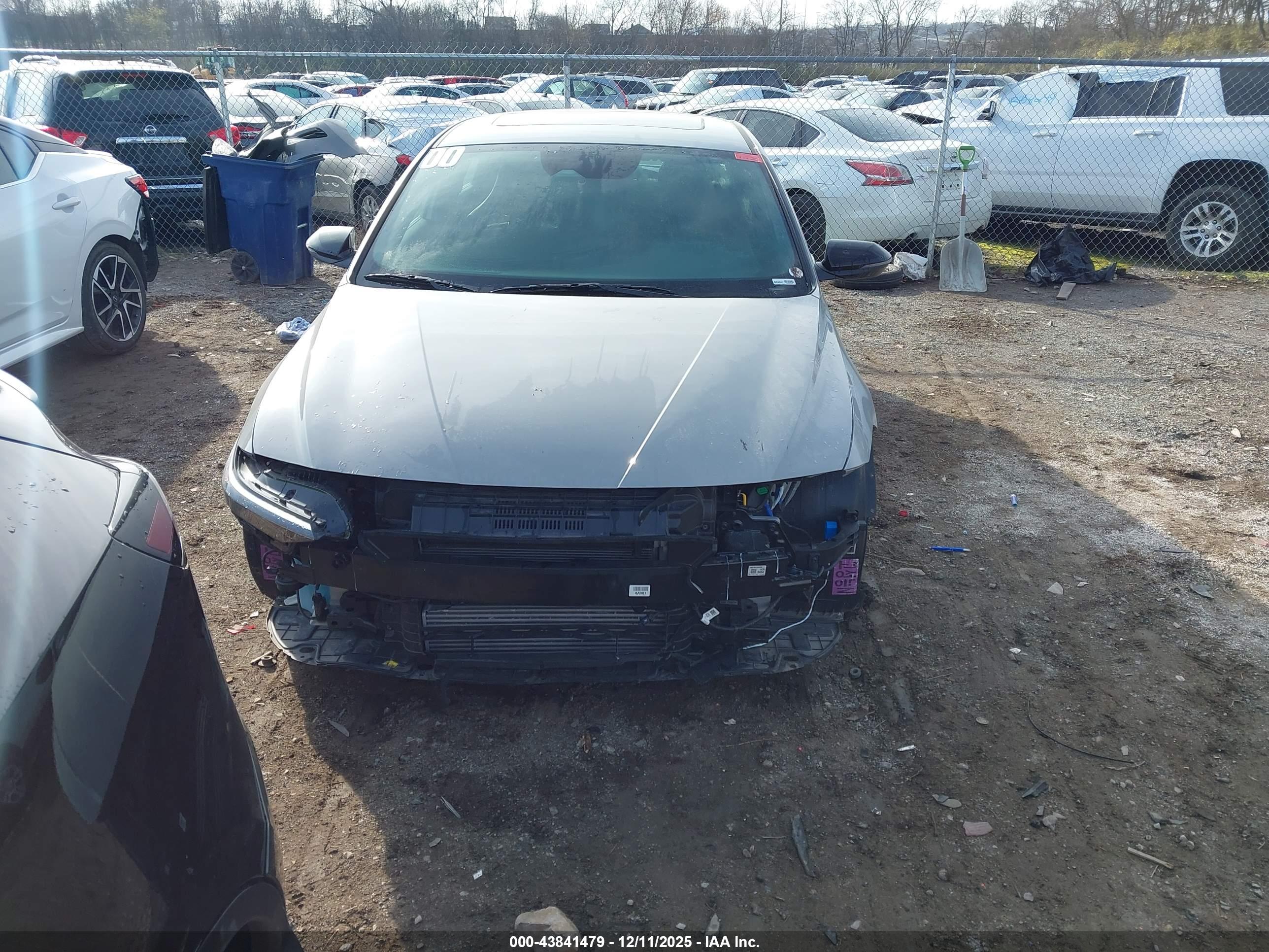 HYUNDAI ELANTRA image 6