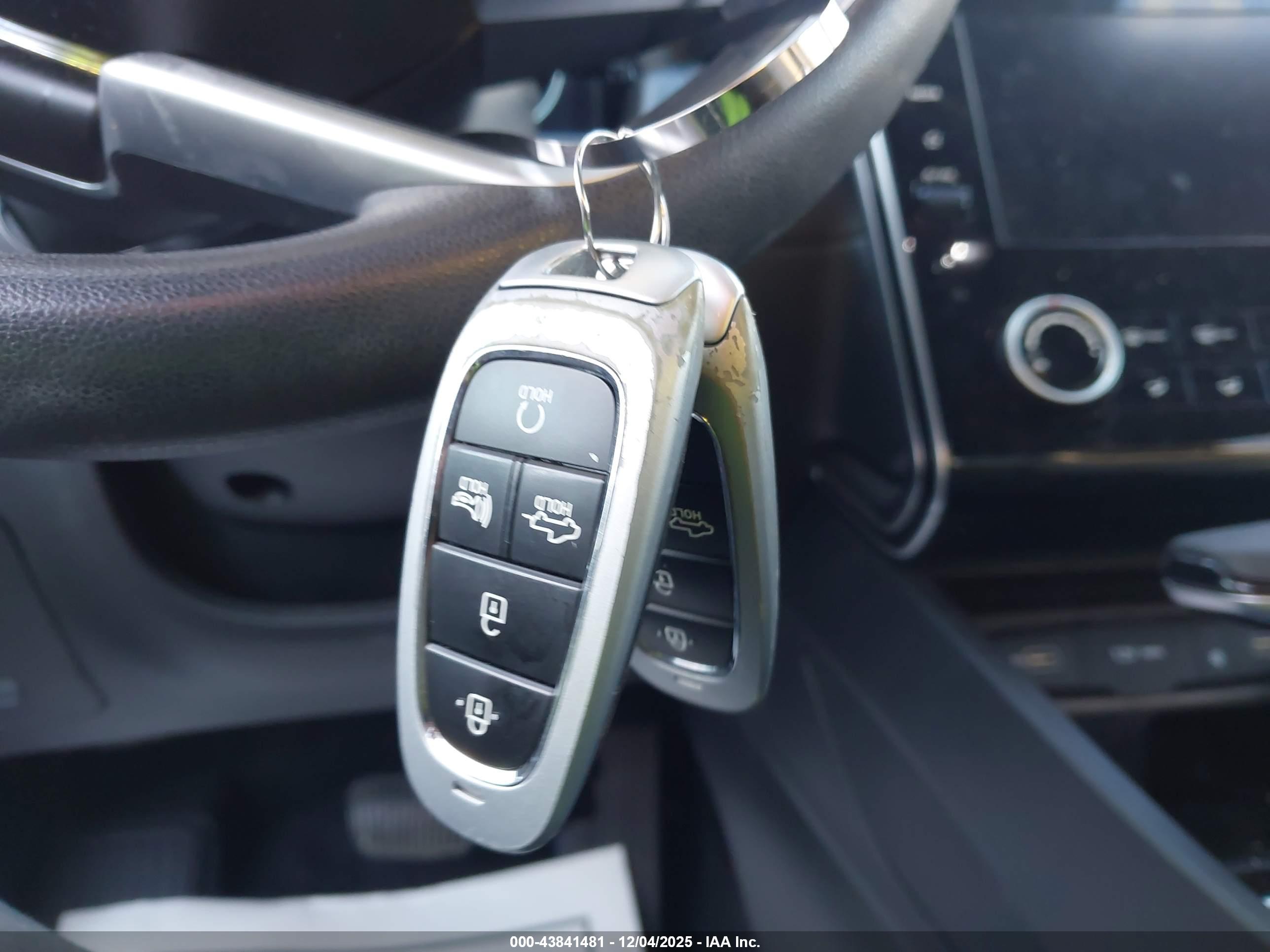 HYUNDAI SANTA image 11