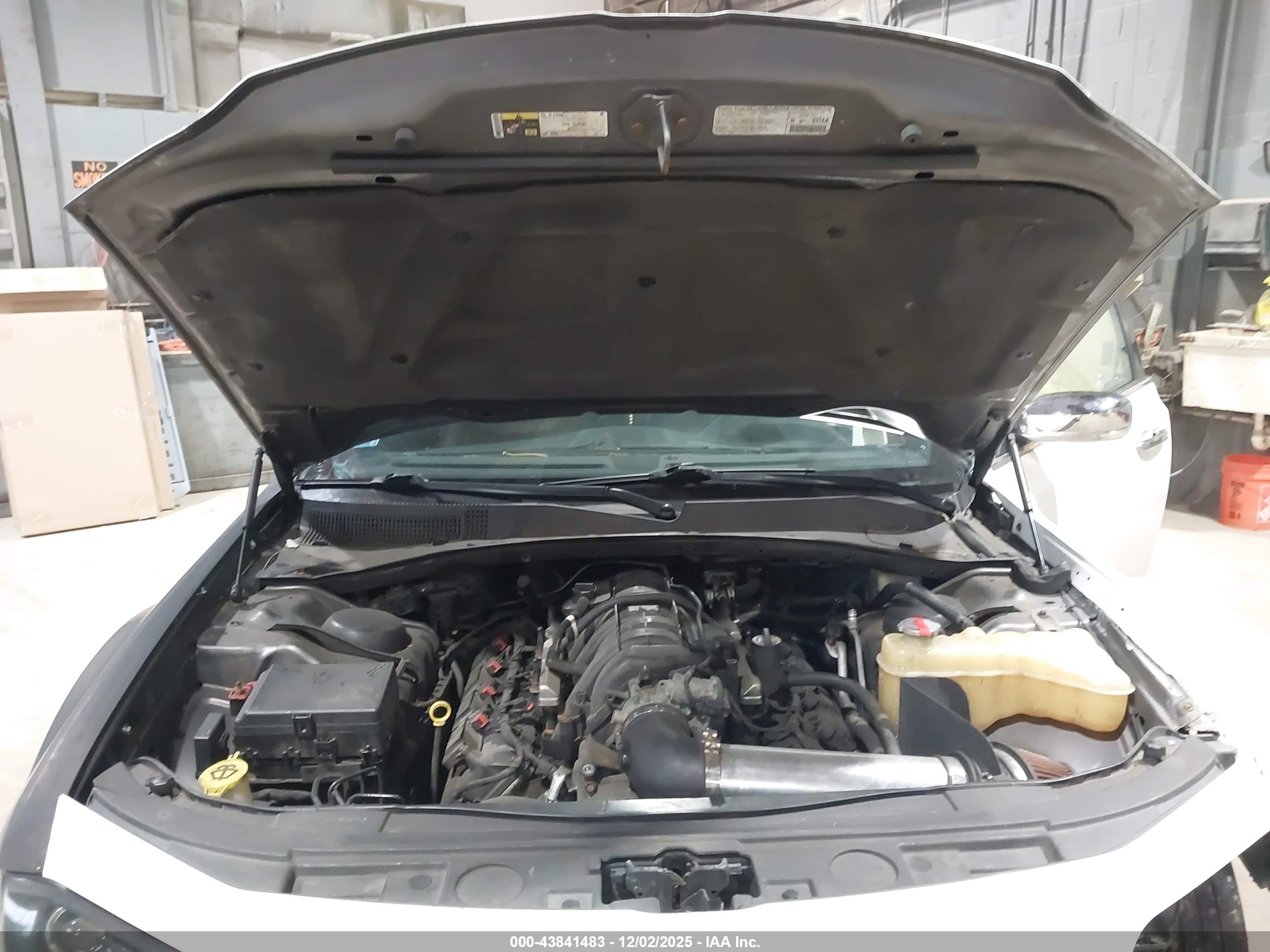 CHRYSLER 300C image 10