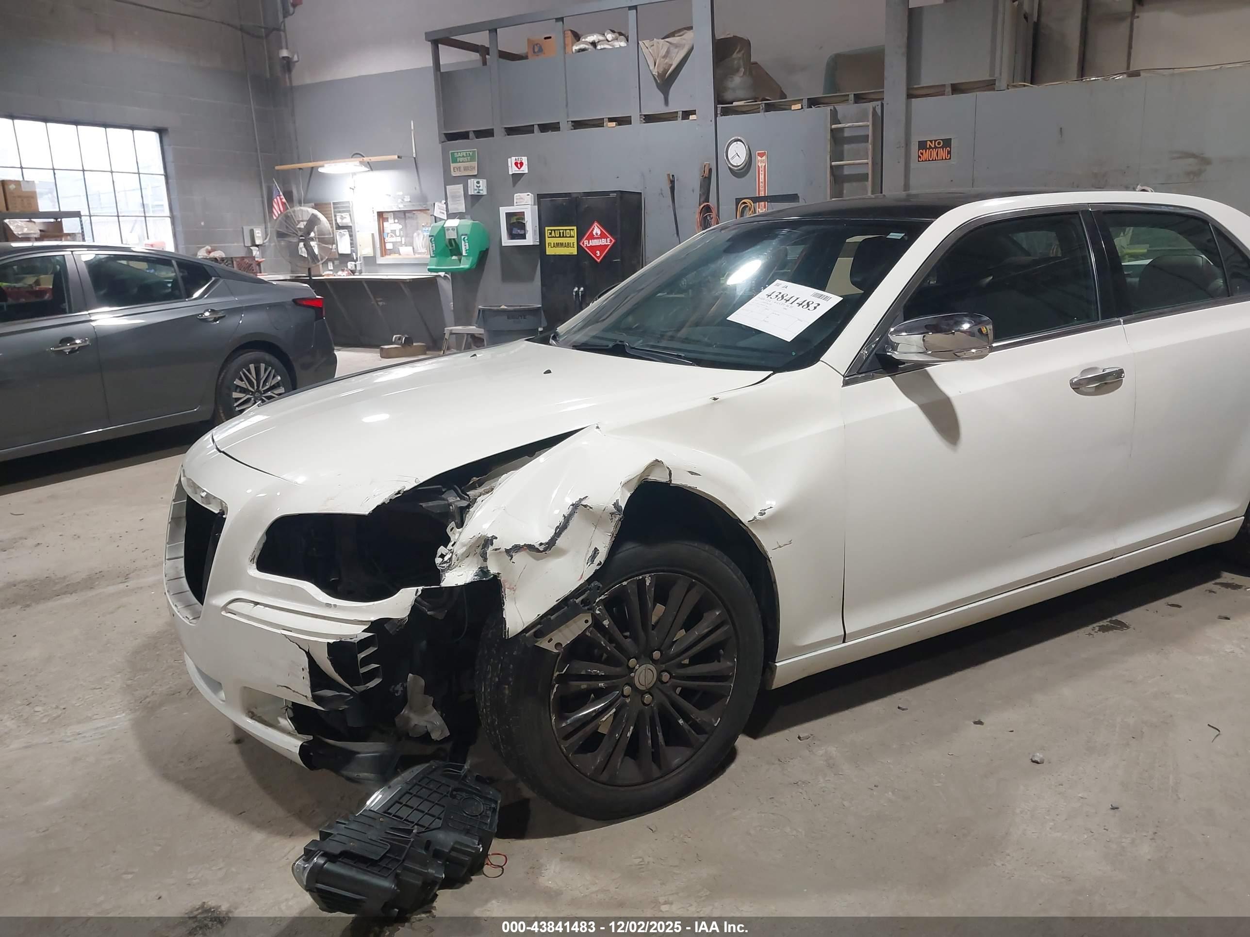 CHRYSLER 300C image 6