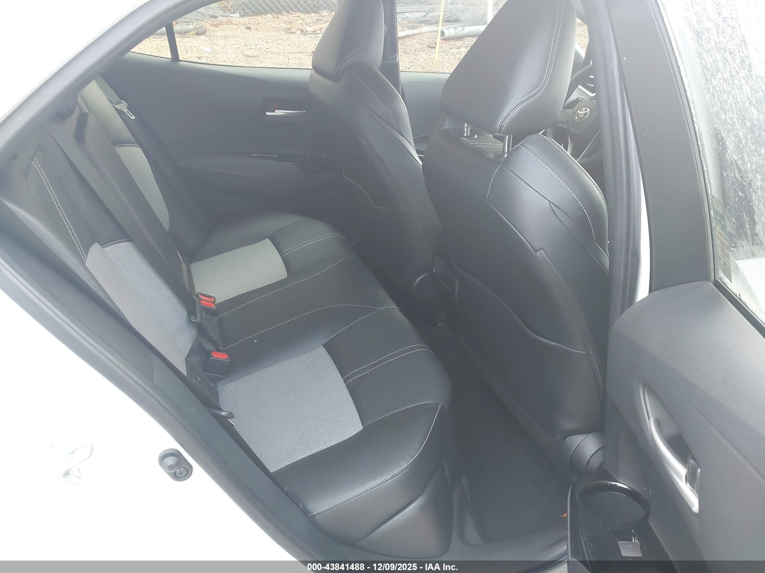 TOYOTA COROLLA image 8