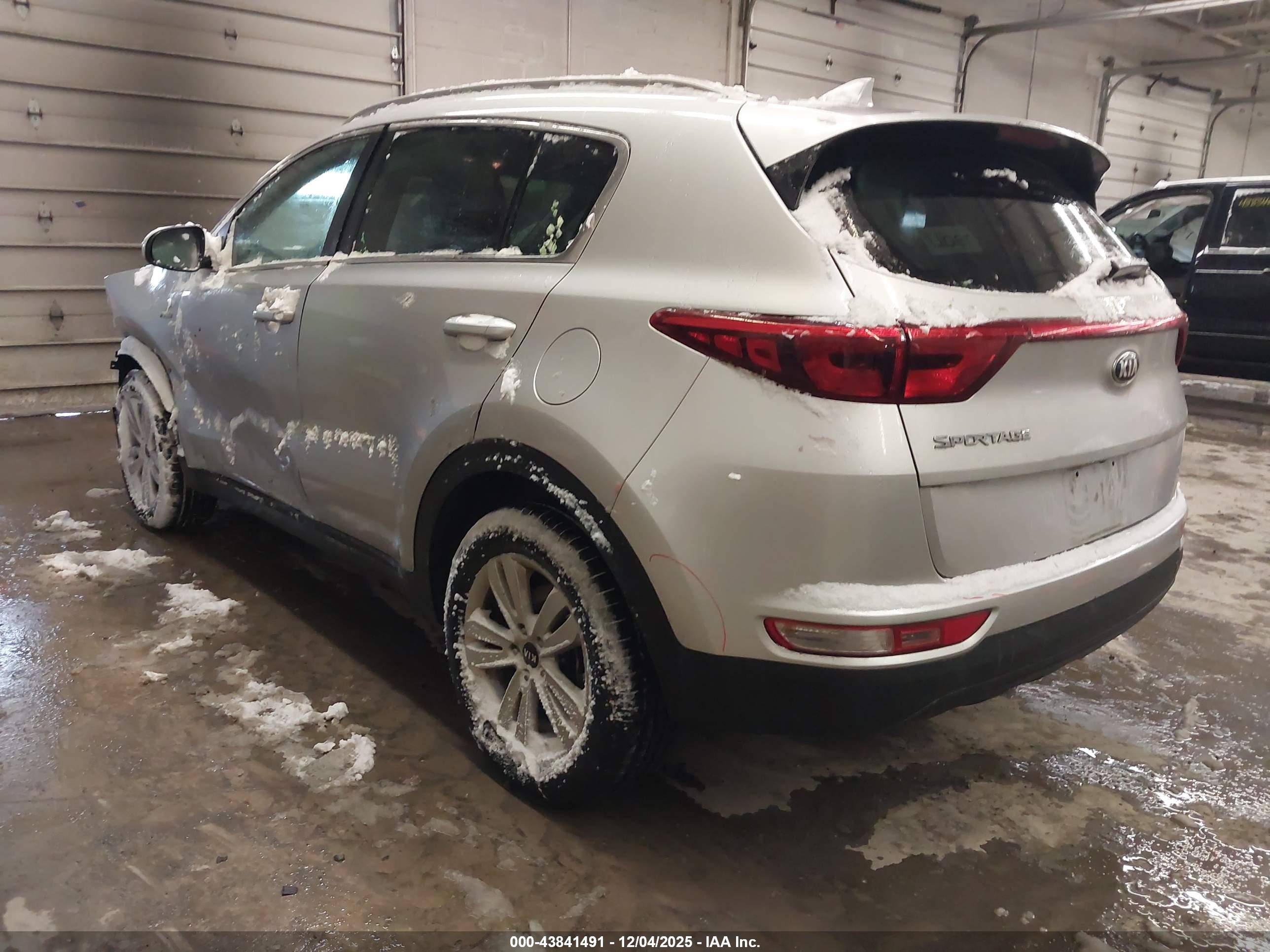 KIA SPORTAGE image 3