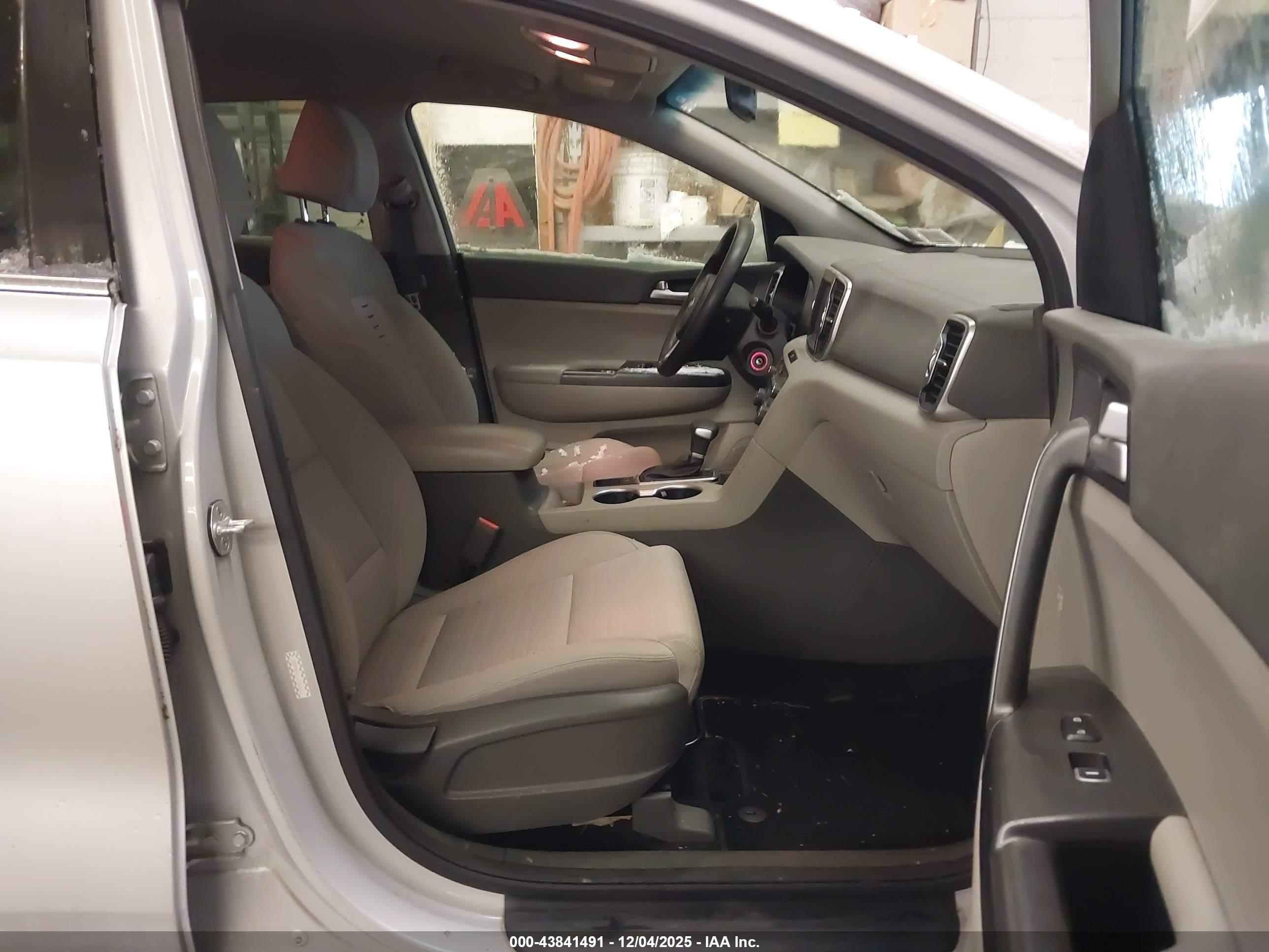 KIA SPORTAGE image 5