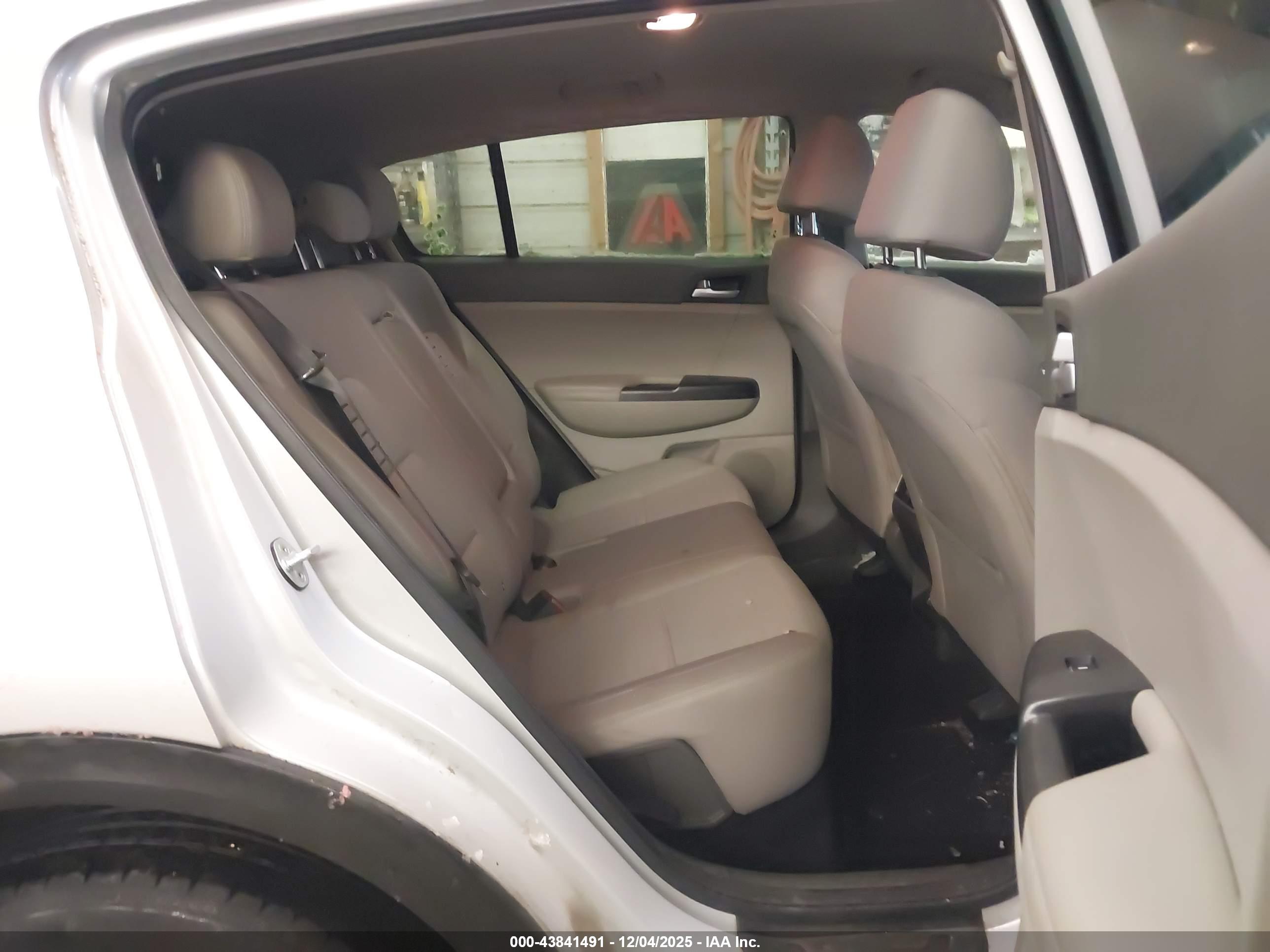 KIA SPORTAGE image 8