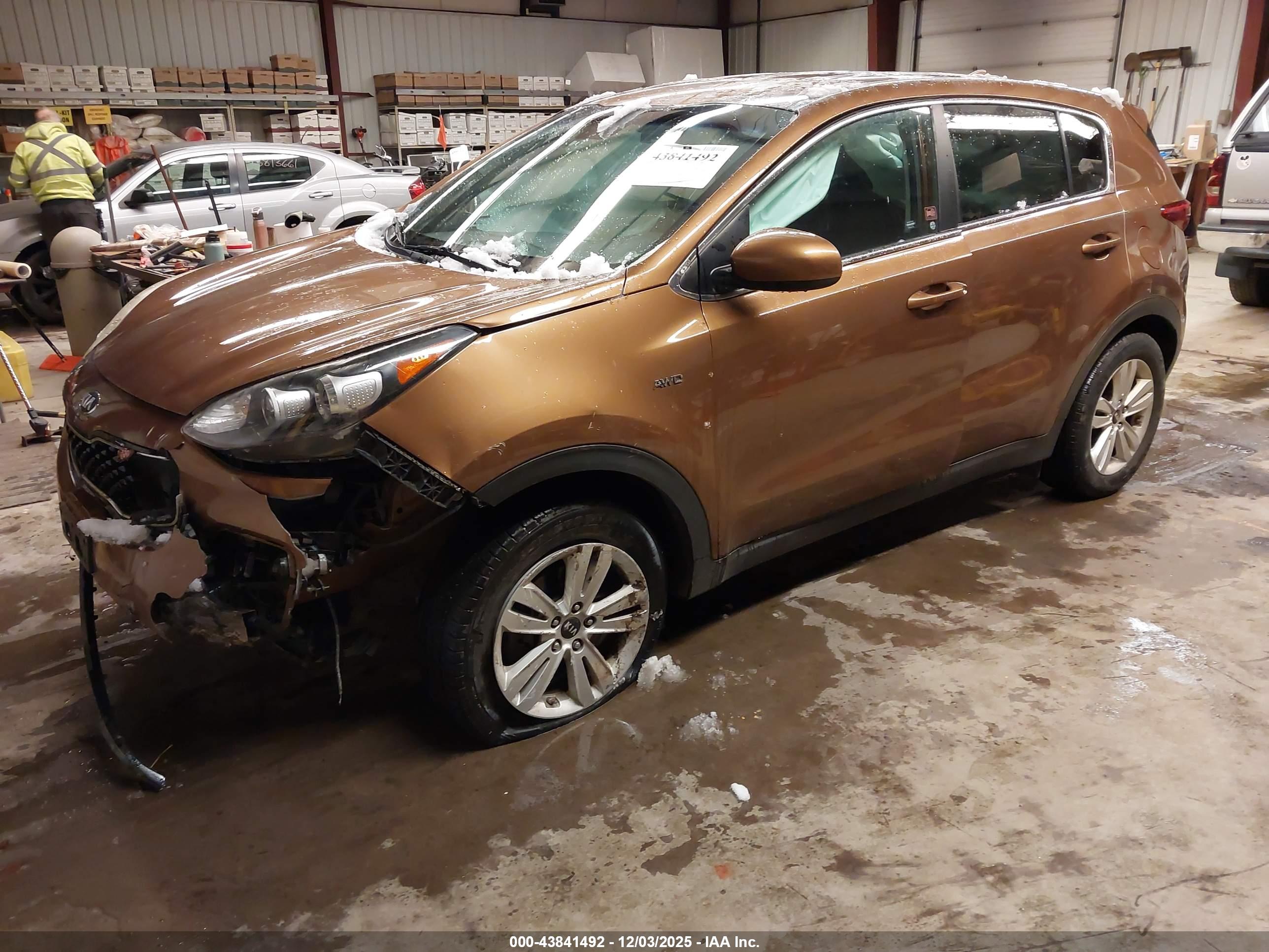 KIA SPORTAGE image 2