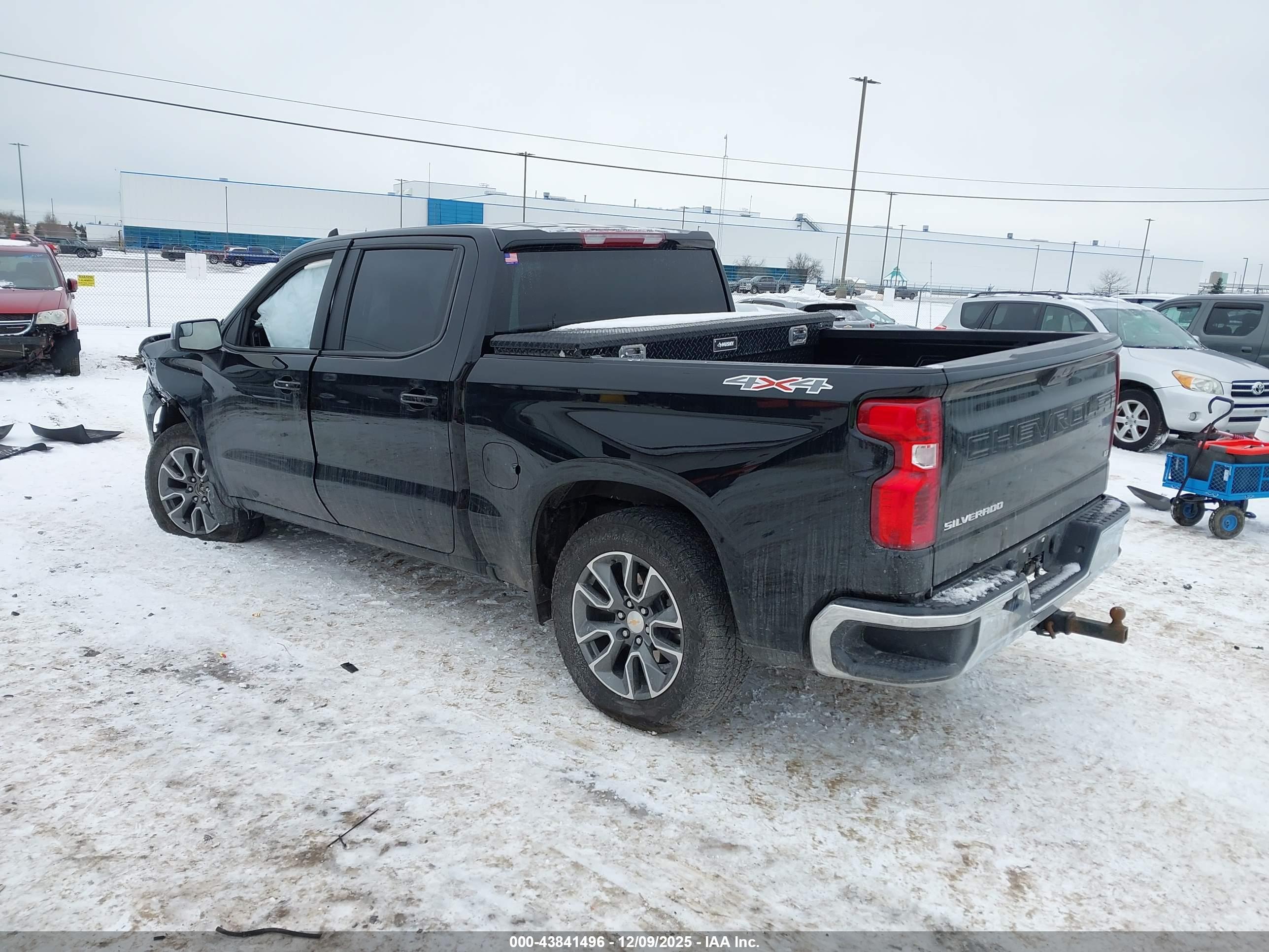 CHEVROLET SILVERADO image 3