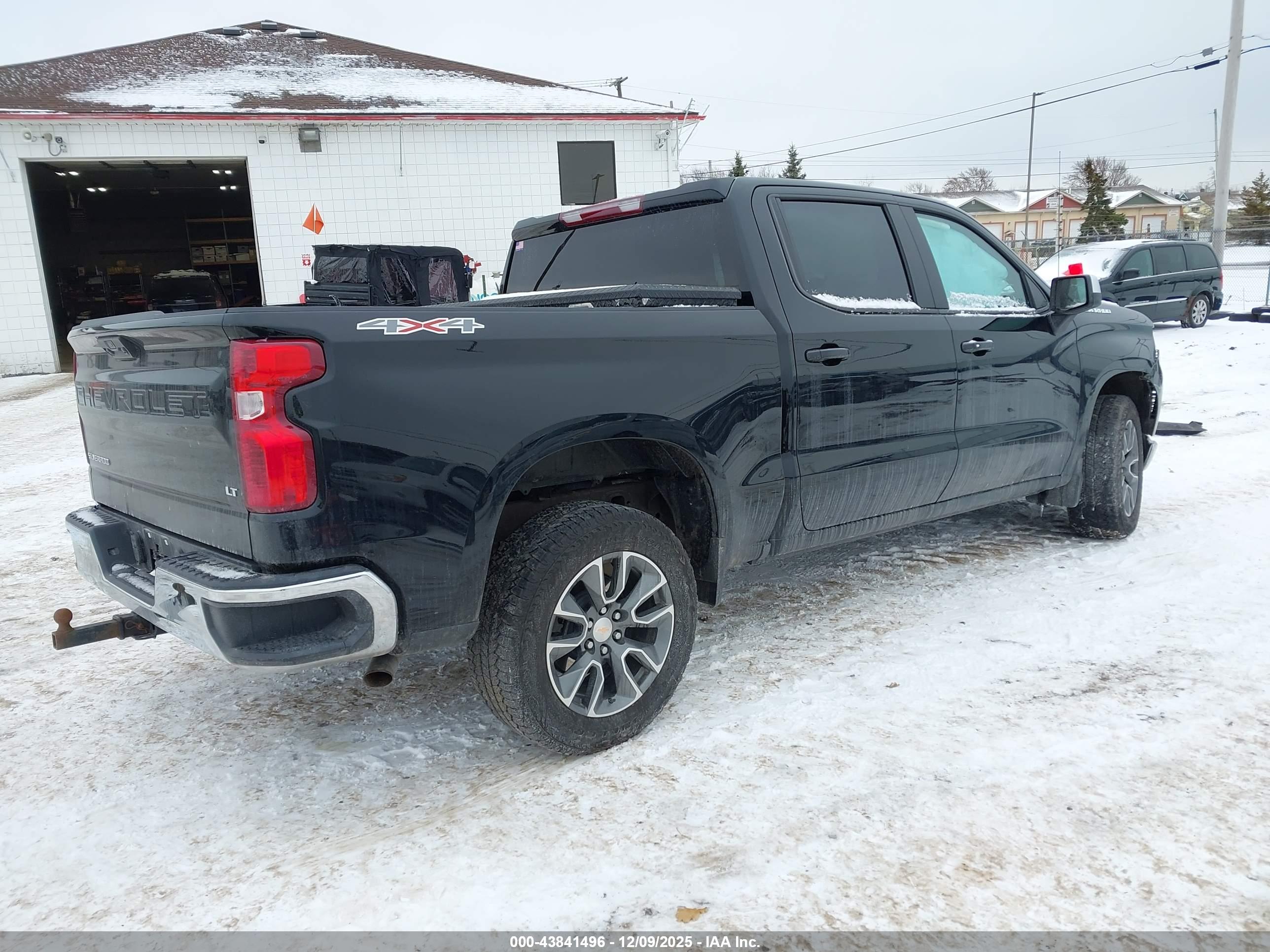 CHEVROLET SILVERADO image 4