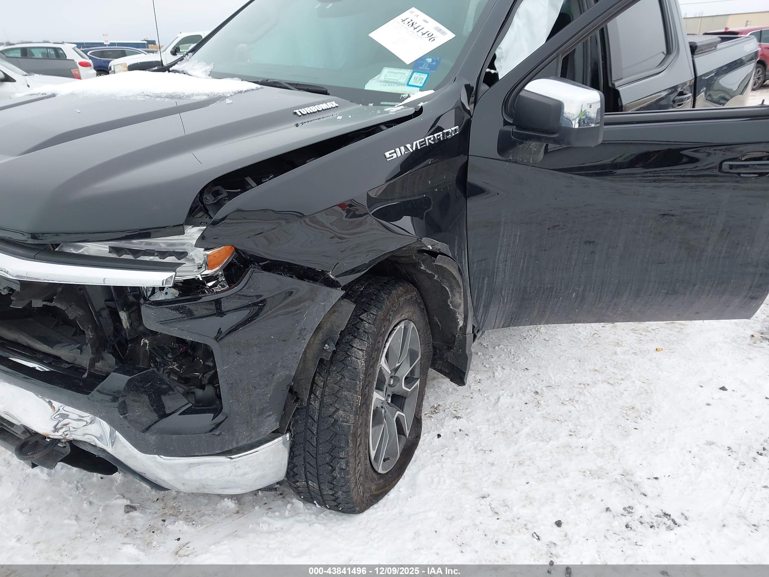 CHEVROLET SILVERADO image 6