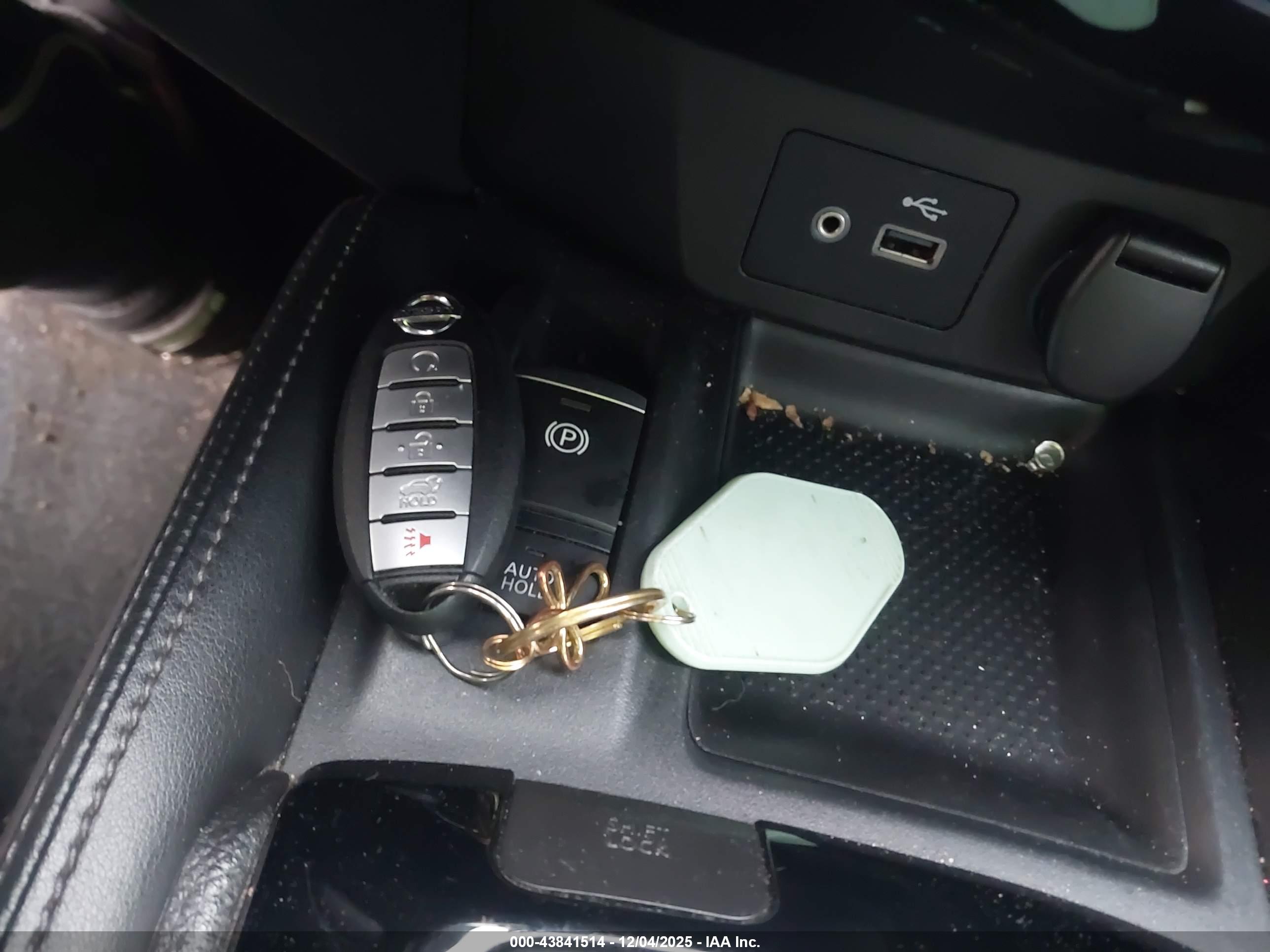 NISSAN ROGUE image 11
