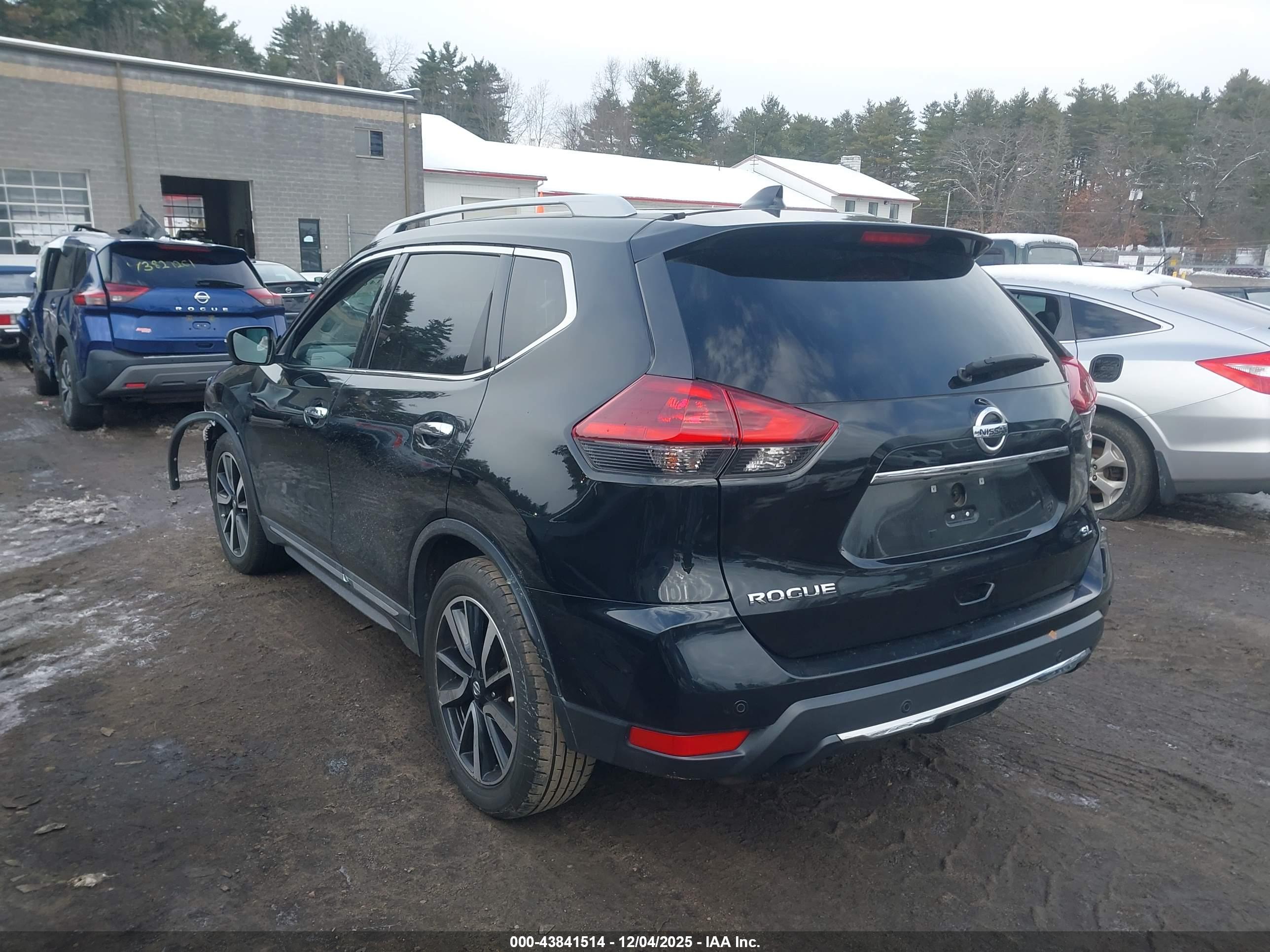 NISSAN ROGUE image 3
