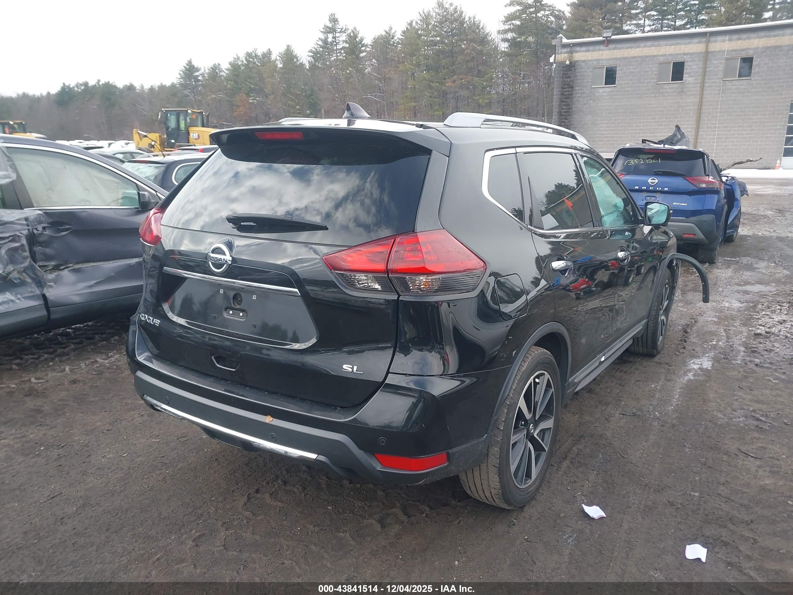 NISSAN ROGUE image 4