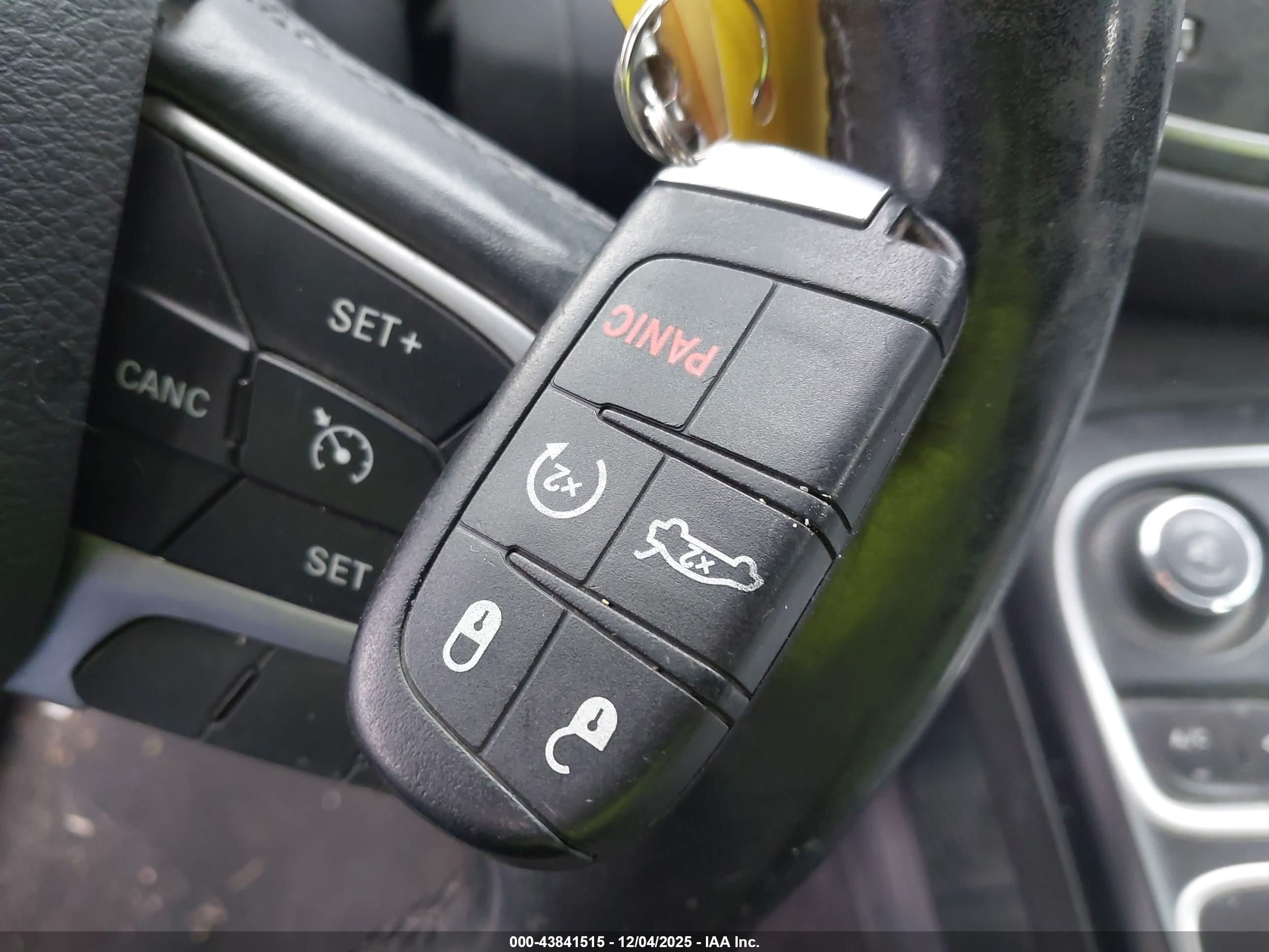 CHRYSLER 200 image 11