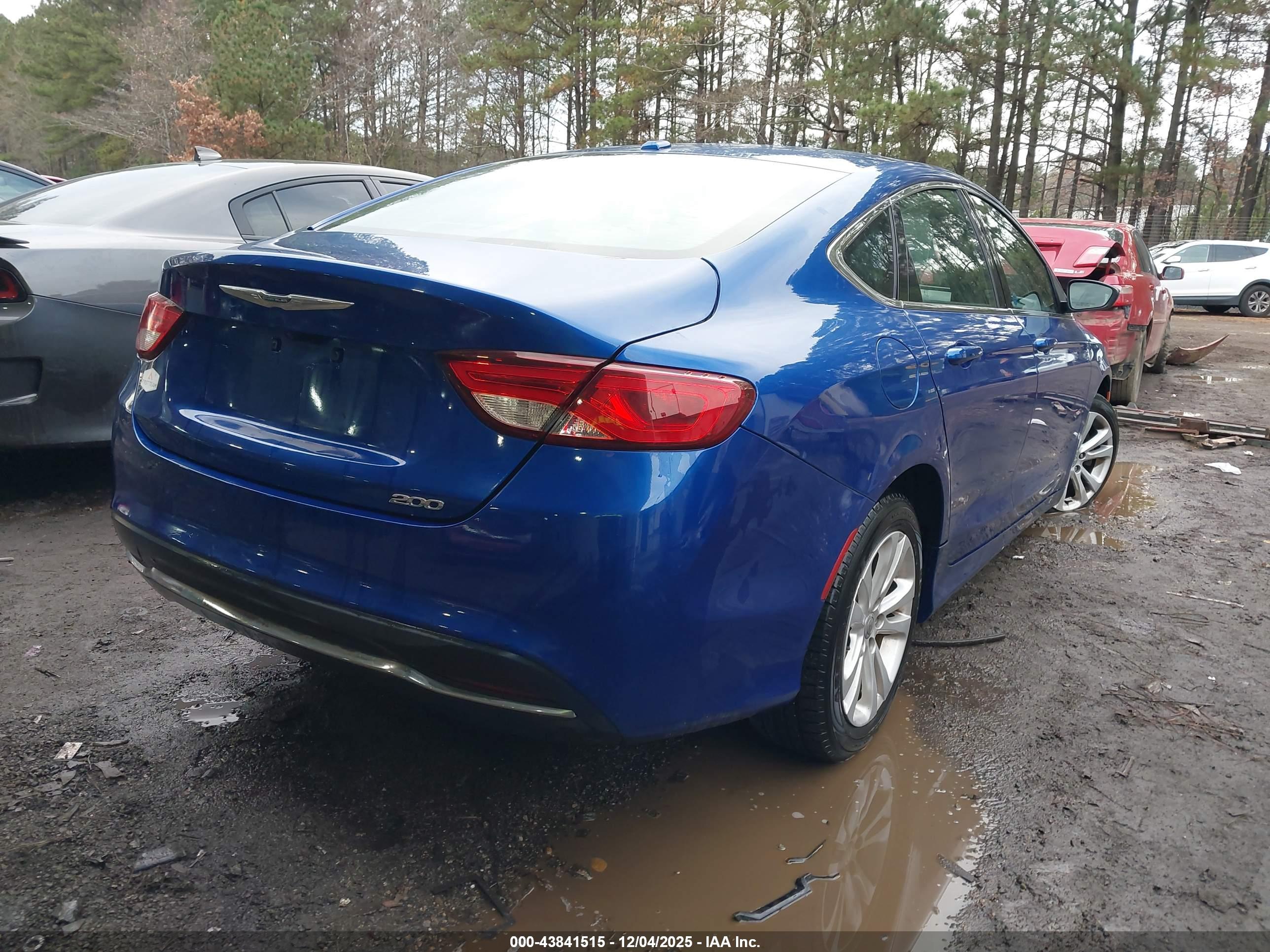 CHRYSLER 200 image 4