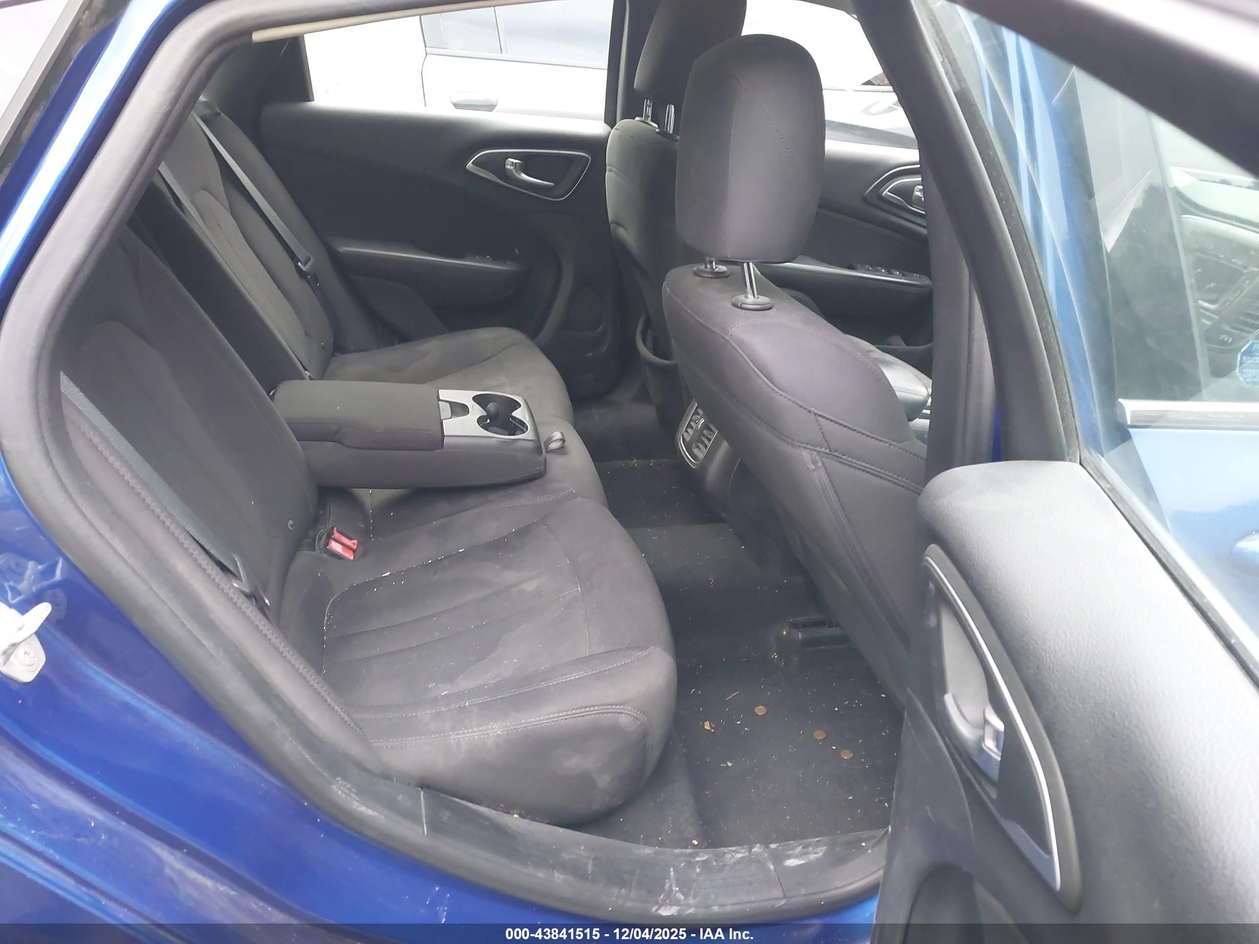CHRYSLER 200 image 8