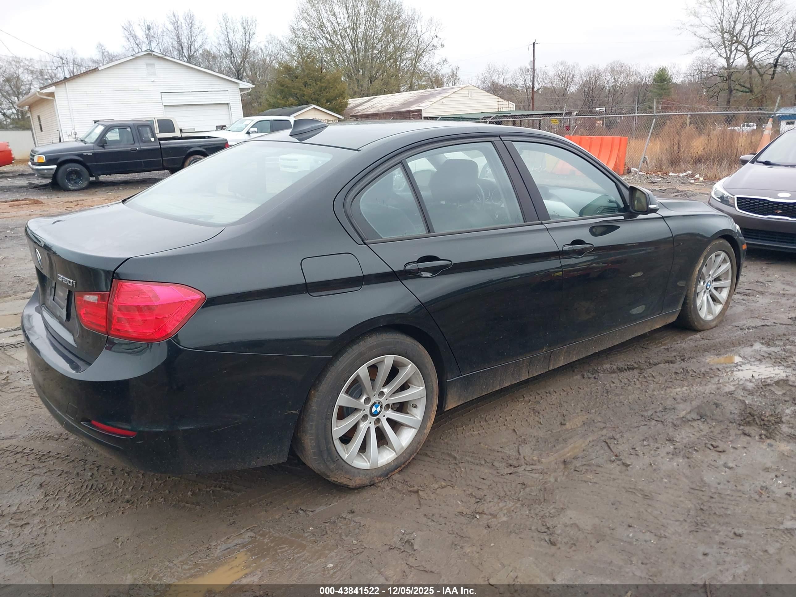 BMW 320I image 4