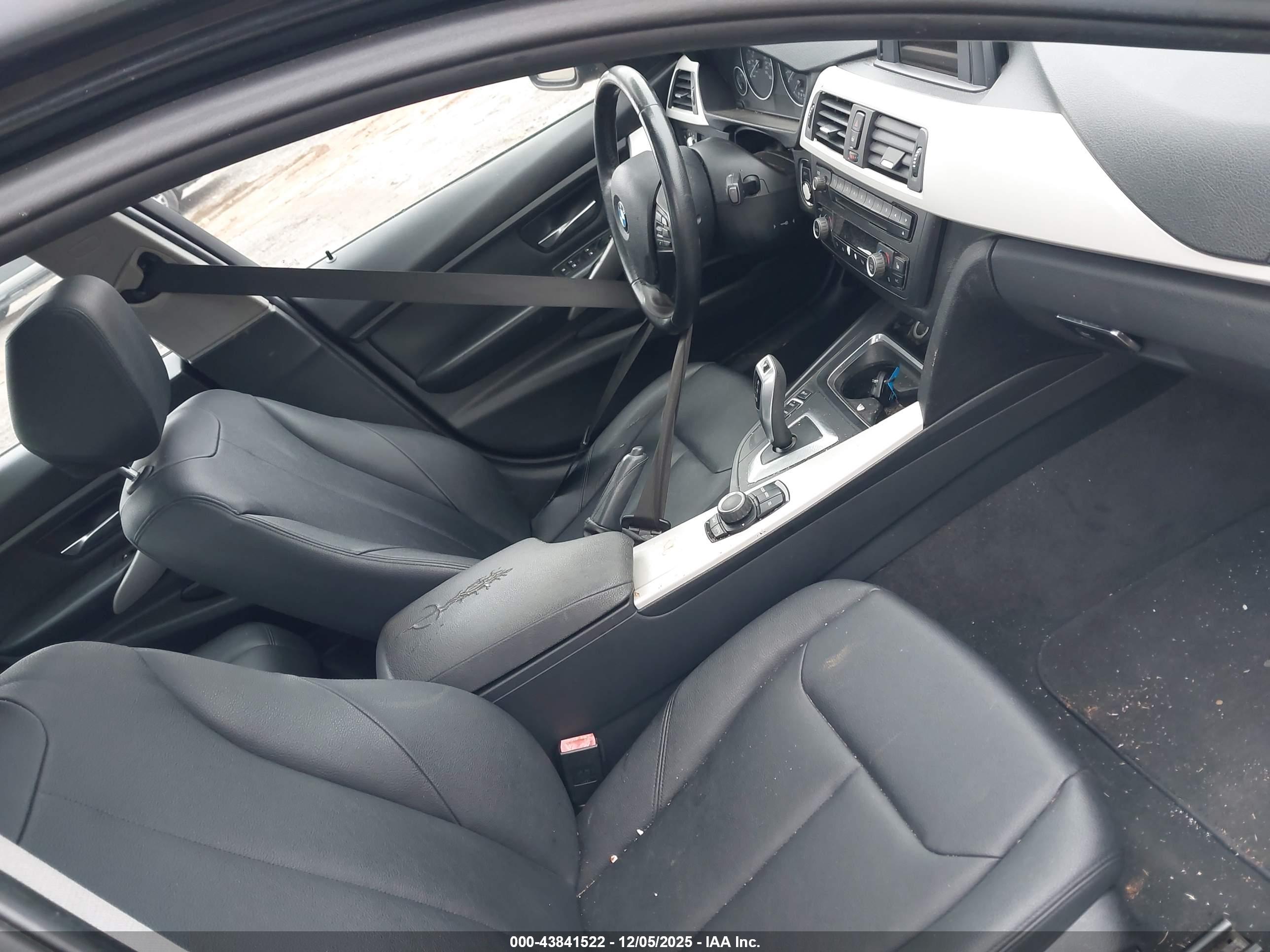 BMW 320I image 5