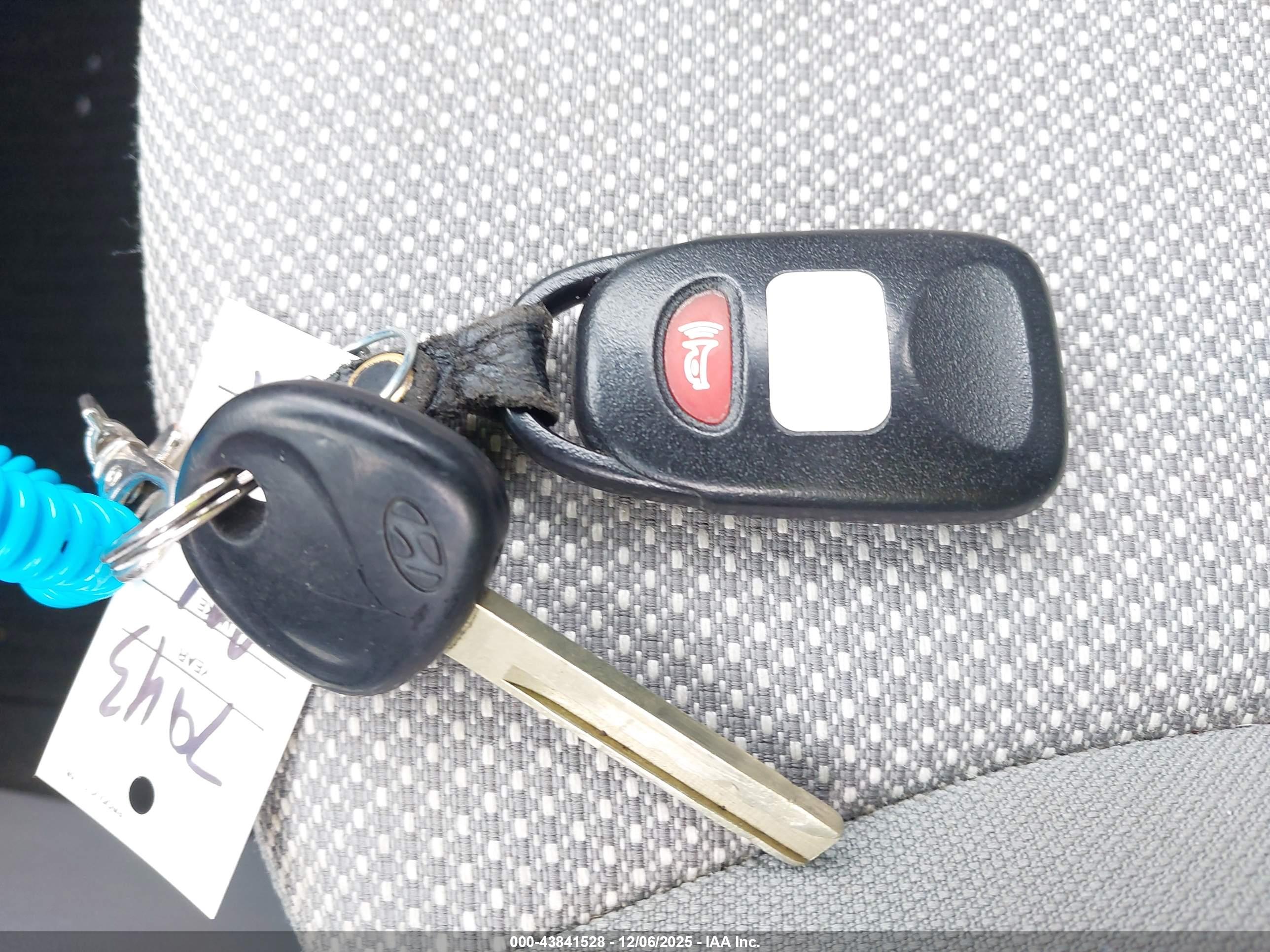 HYUNDAI ACCENT image 11