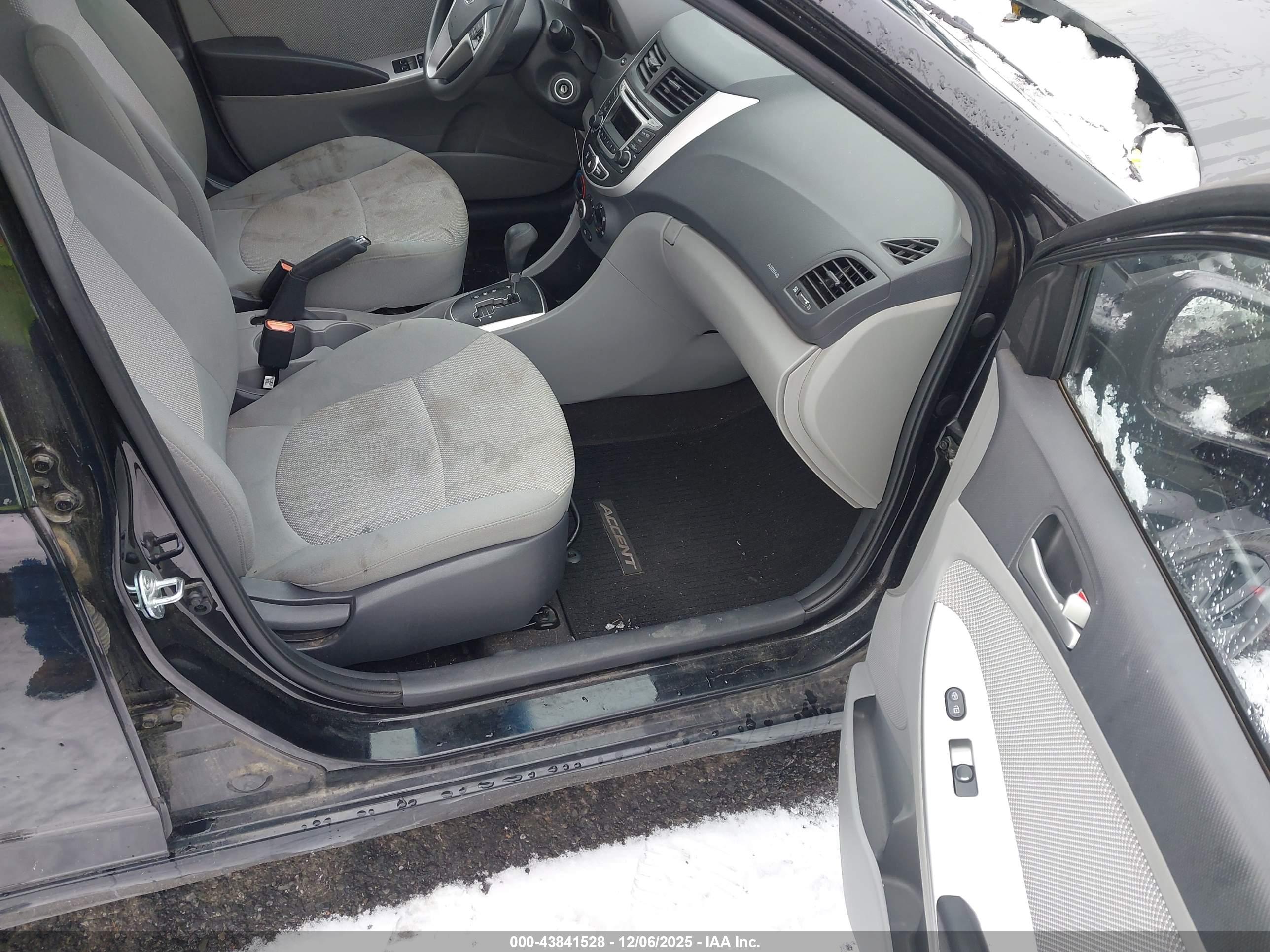 HYUNDAI ACCENT image 5