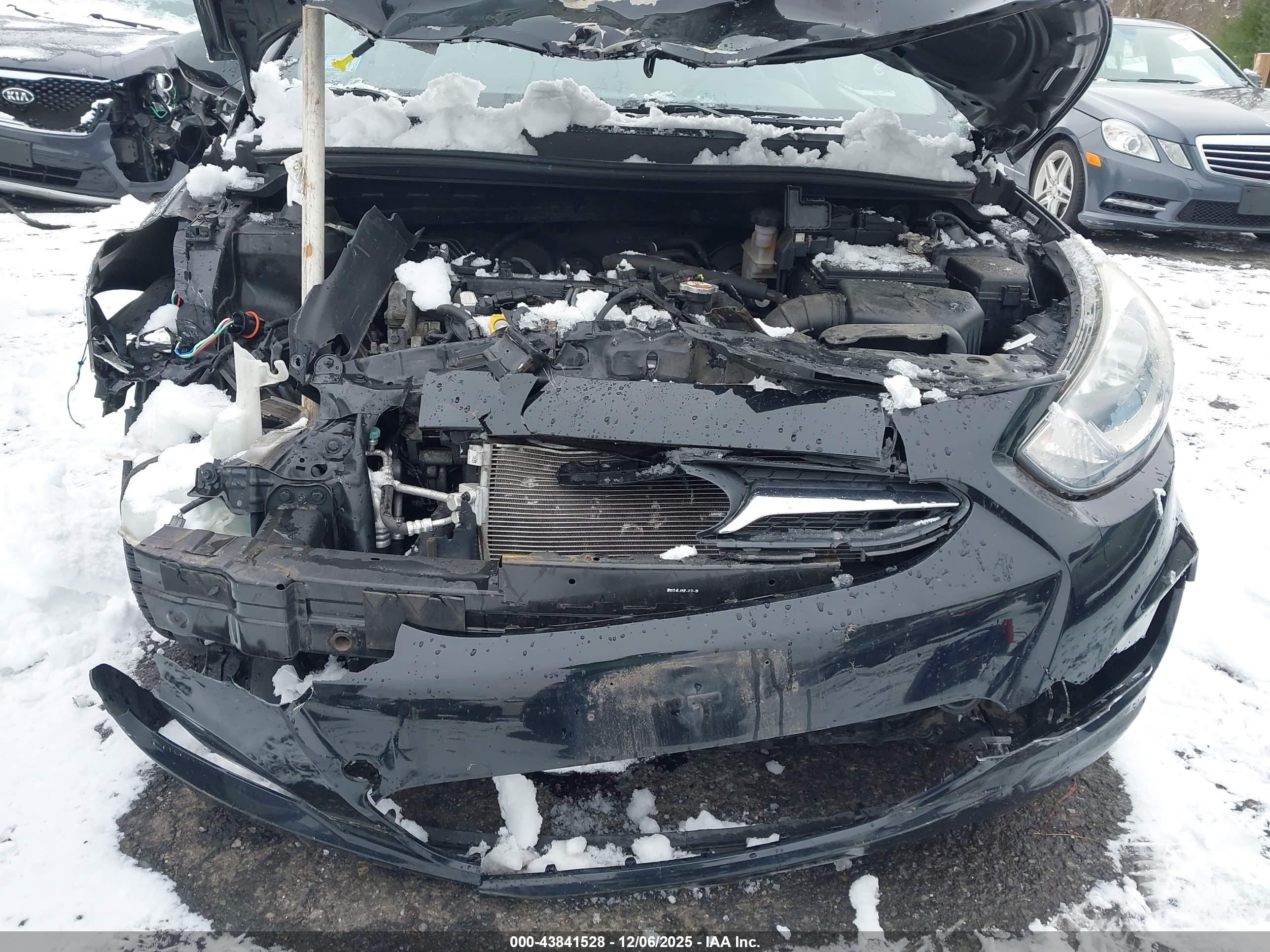 HYUNDAI ACCENT image 6