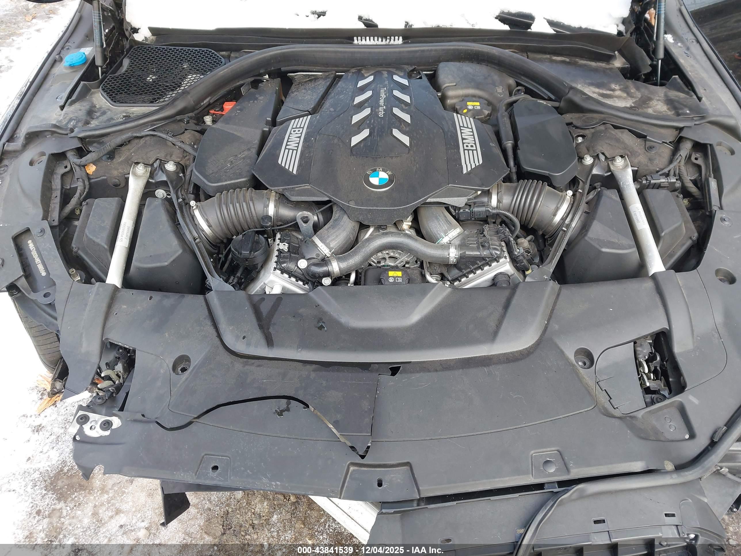 BMW 750I image 10