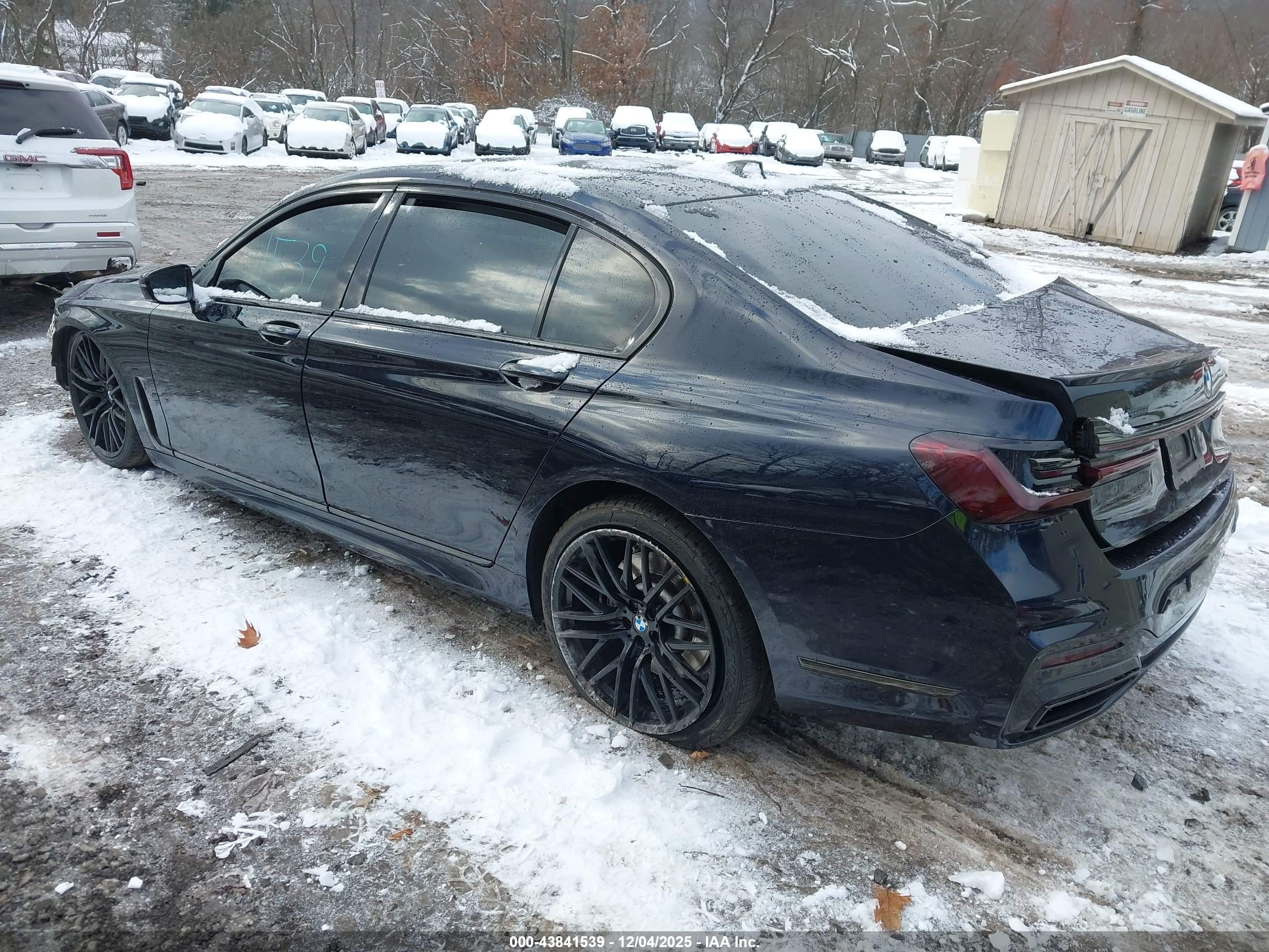 BMW 750I image 3