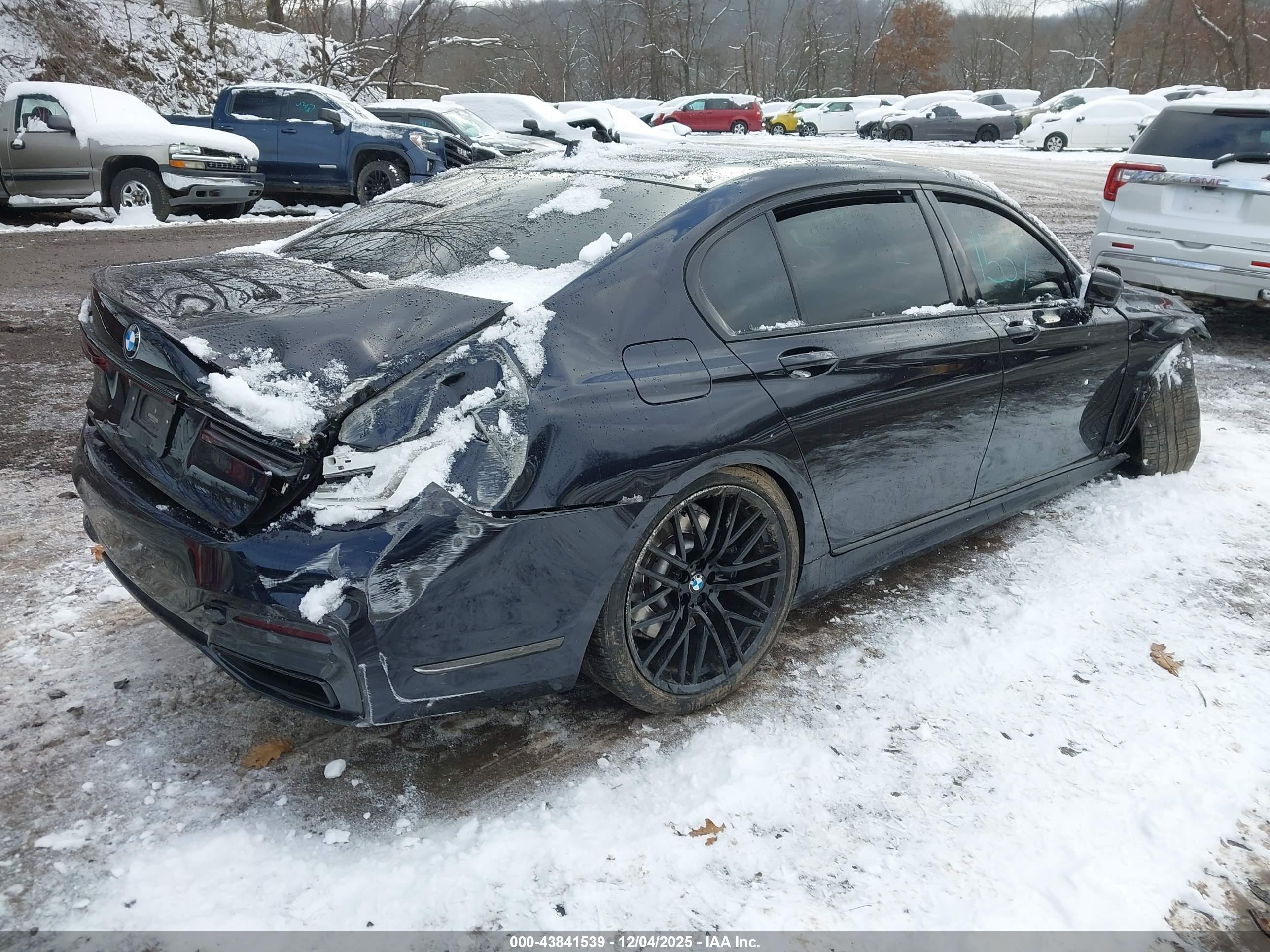 BMW 750I image 4