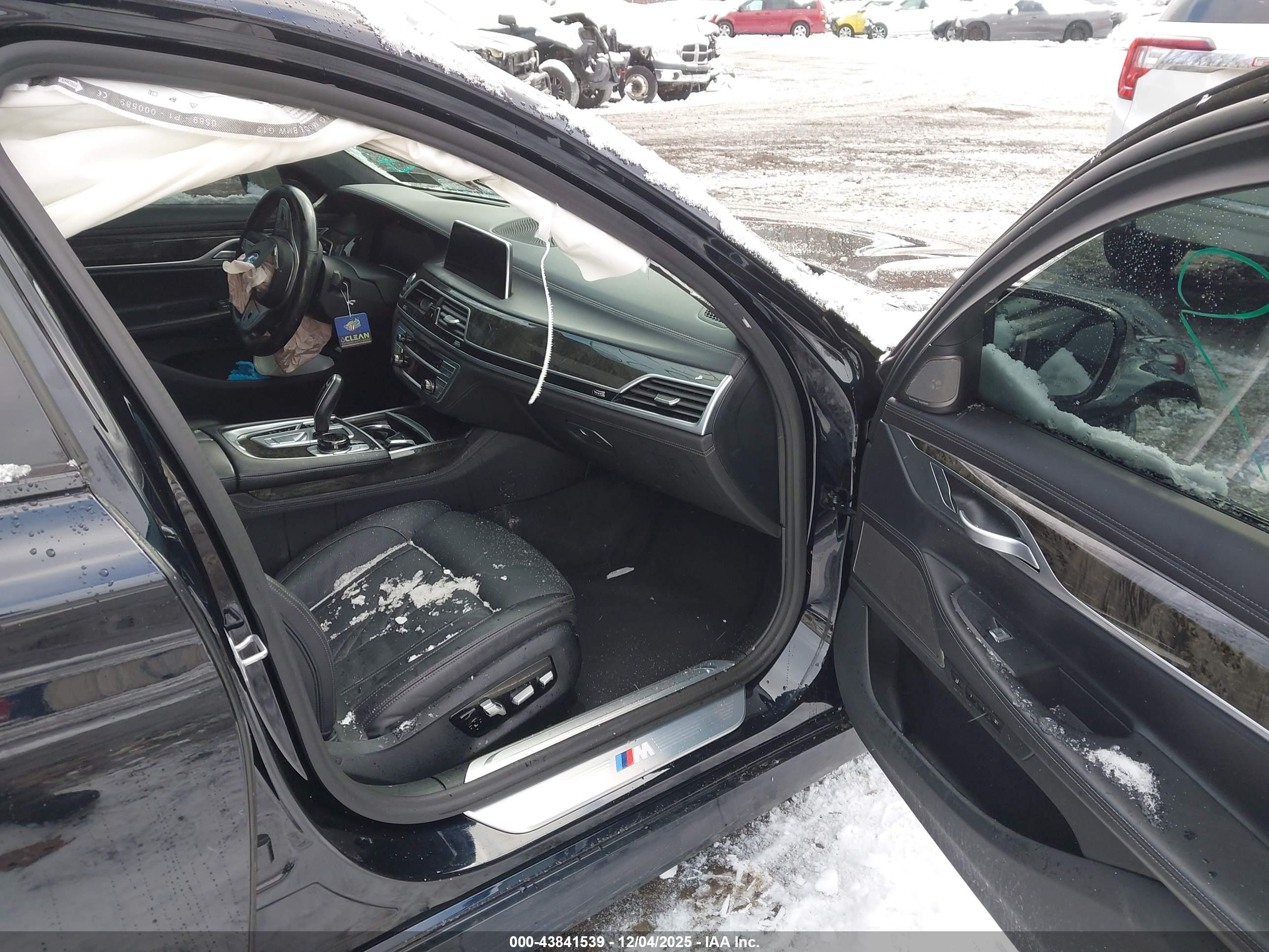 BMW 750I image 5