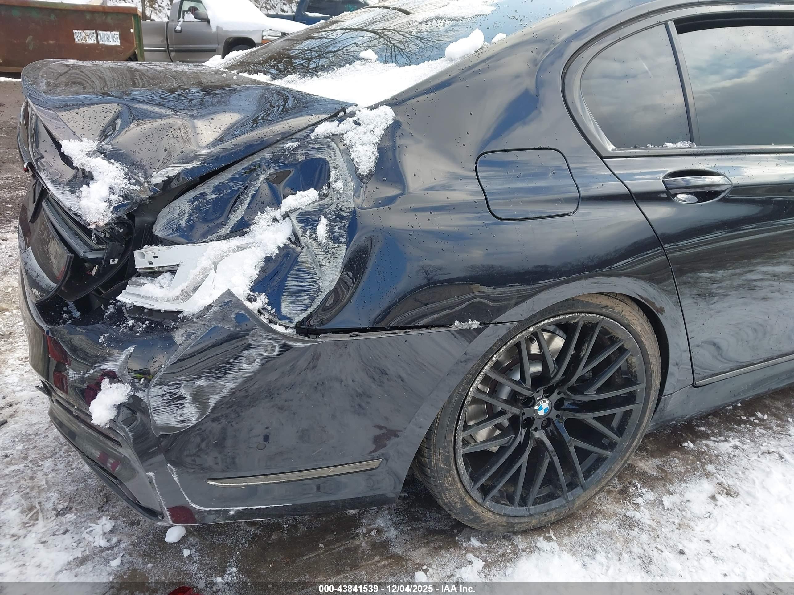 BMW 750I image 6