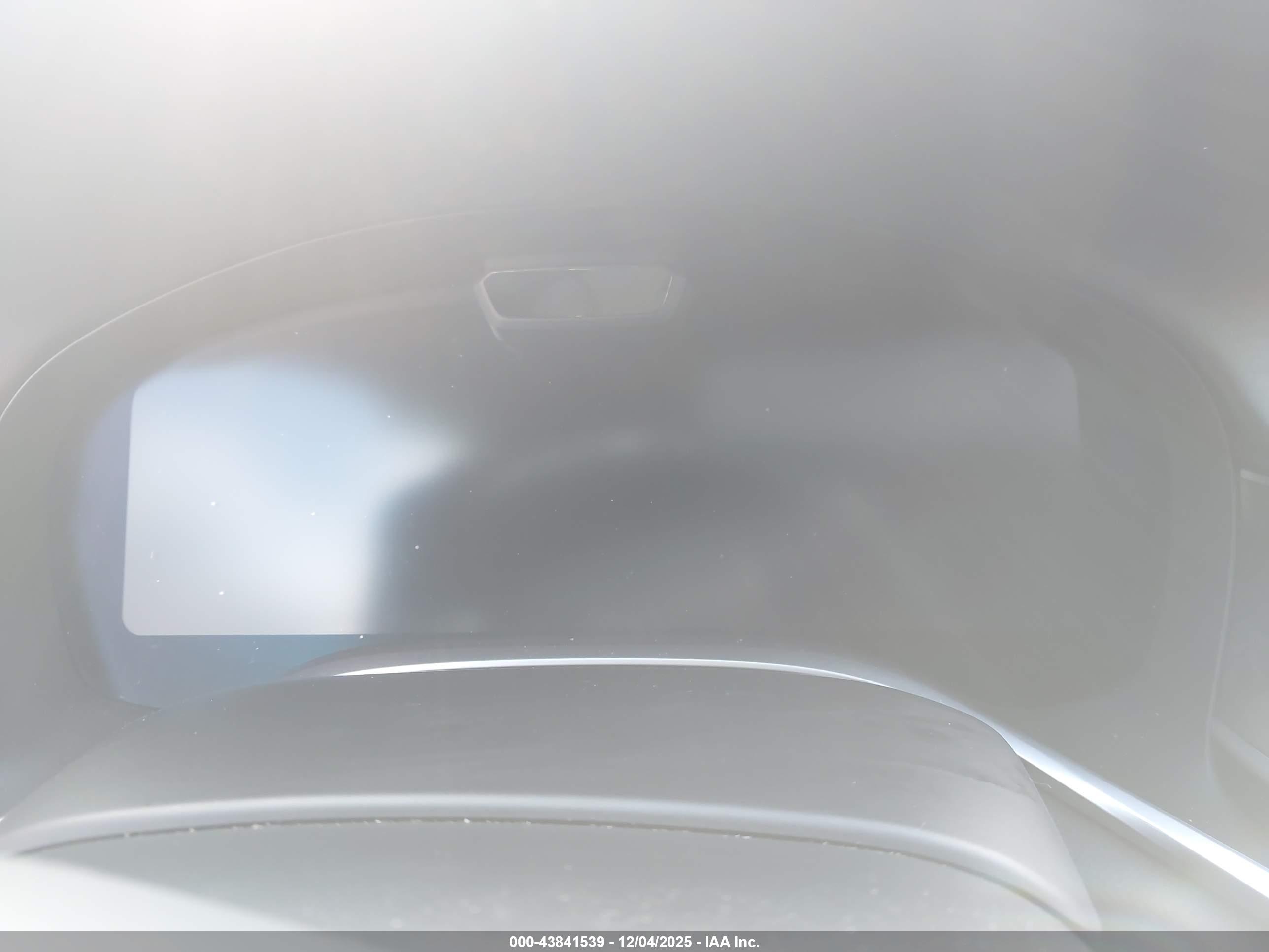 BMW 750I image 7