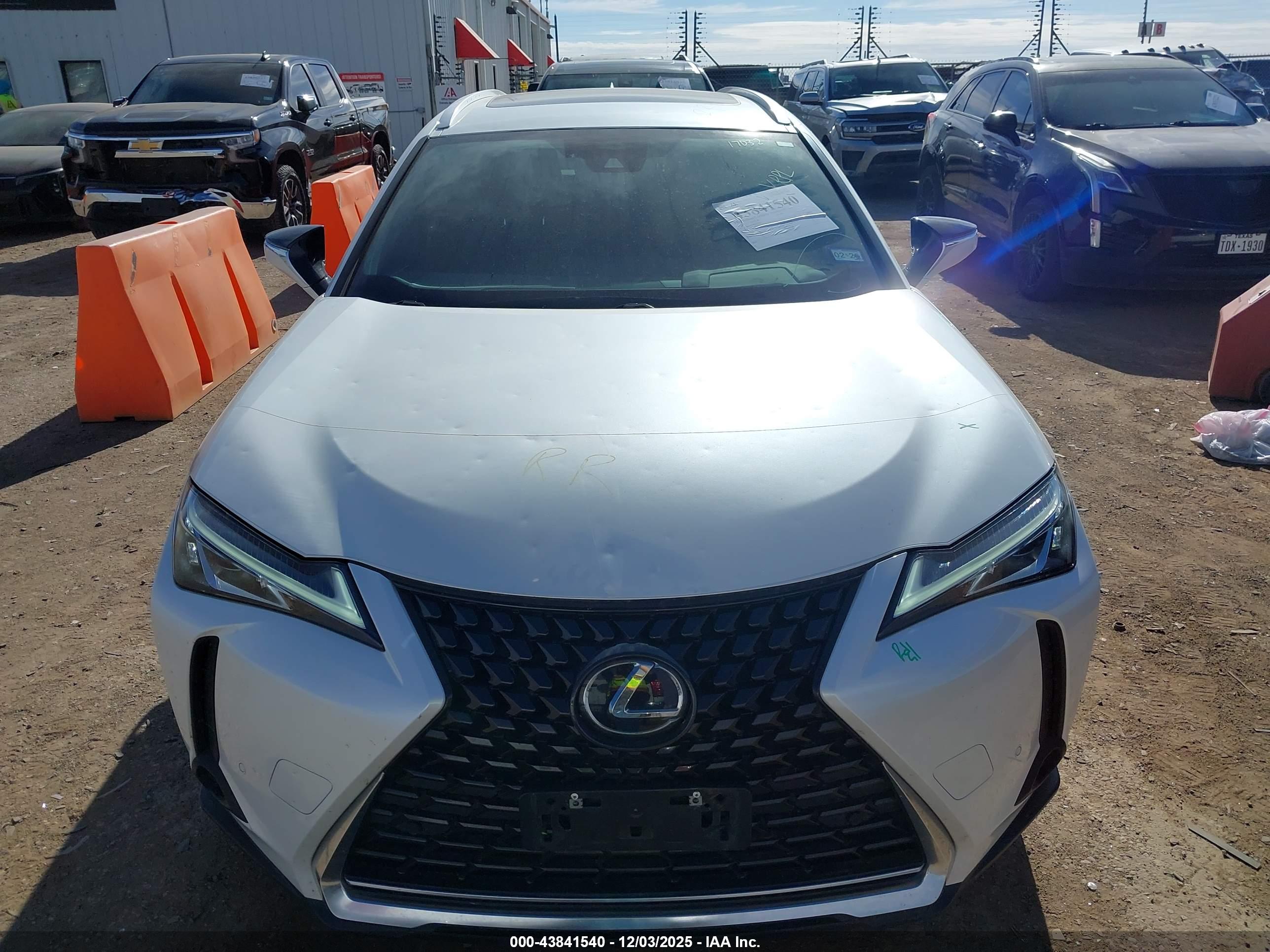 LEXUS UX image 6