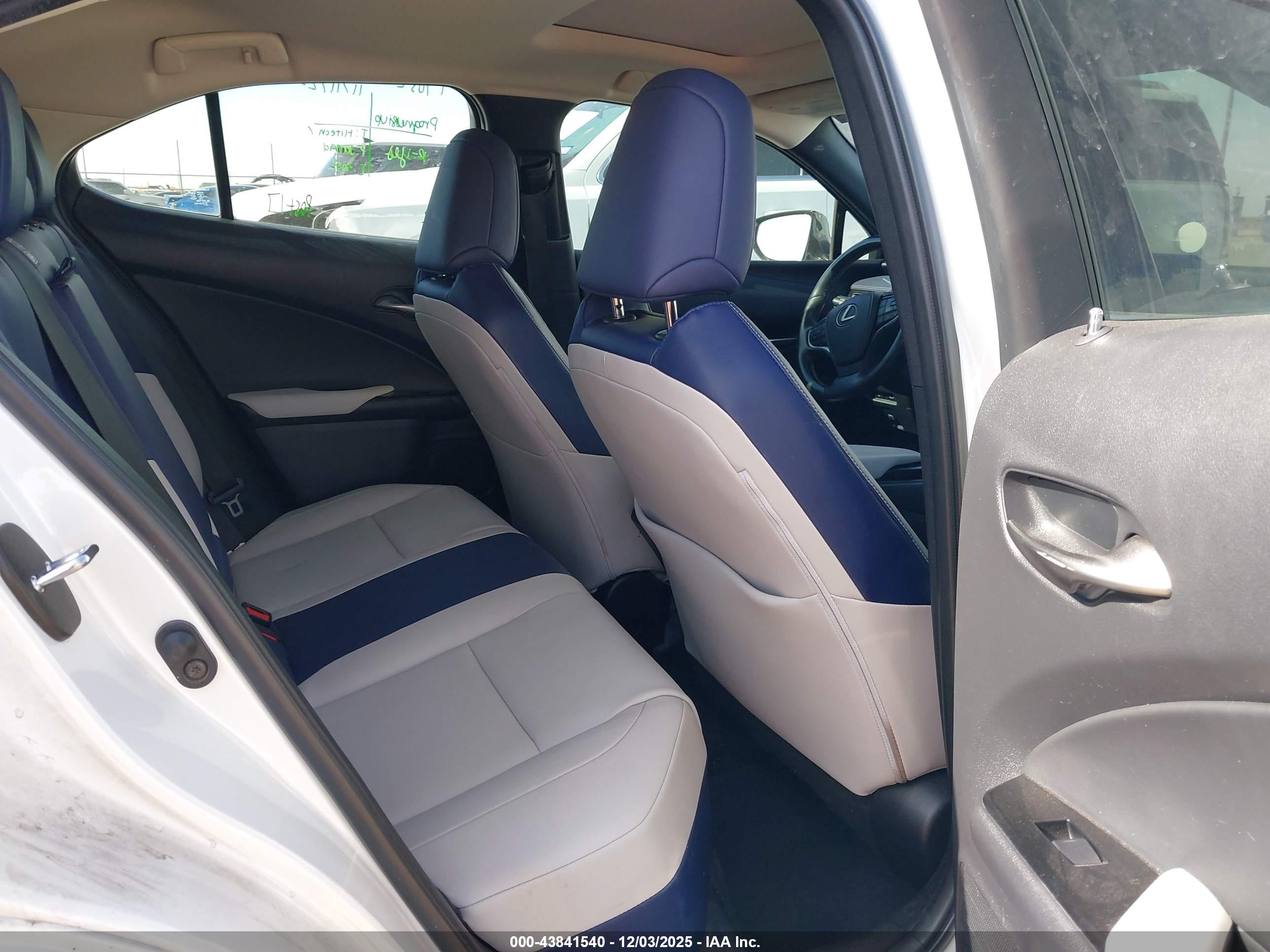 LEXUS UX image 8