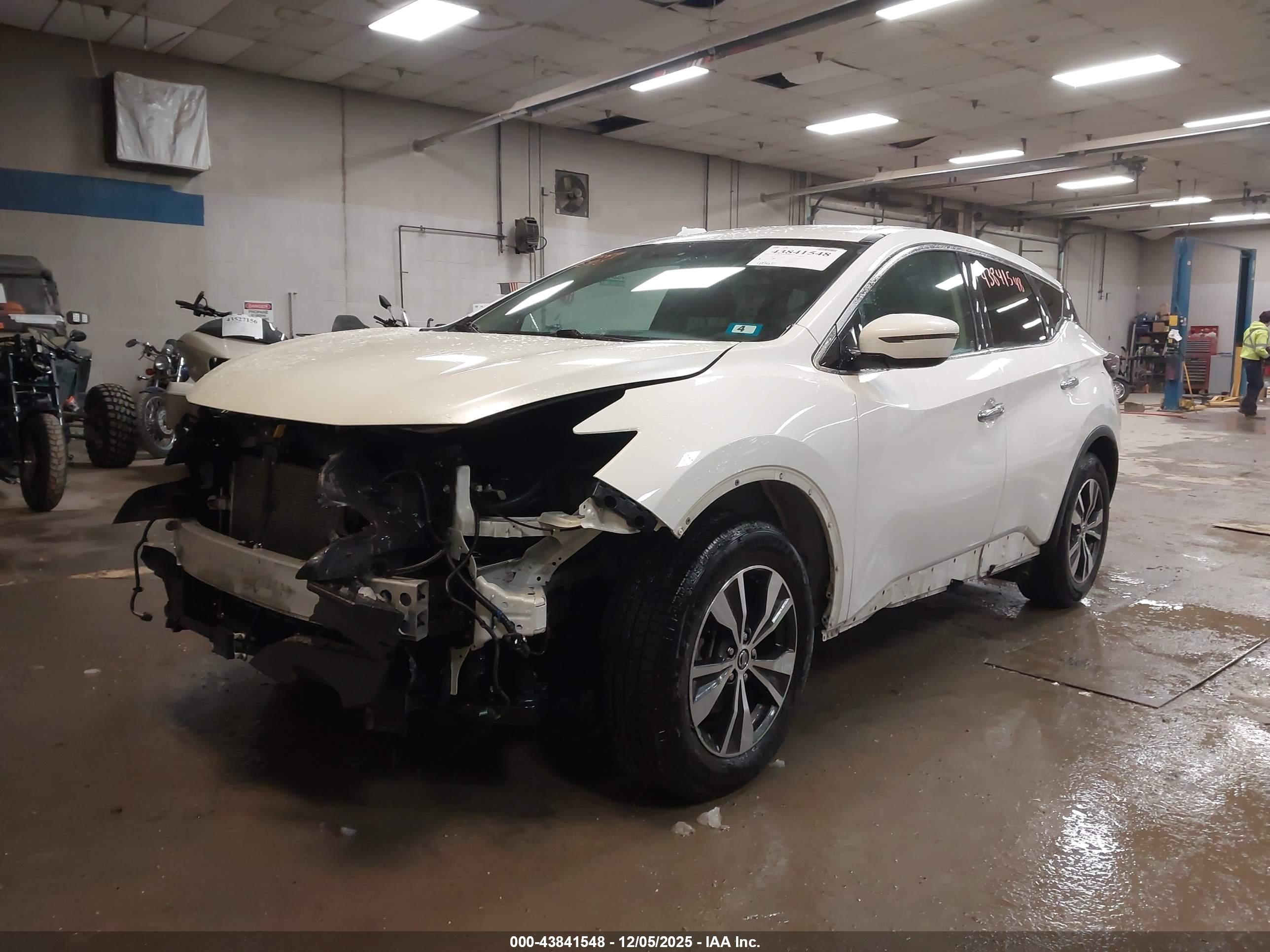 NISSAN MURANO image 2