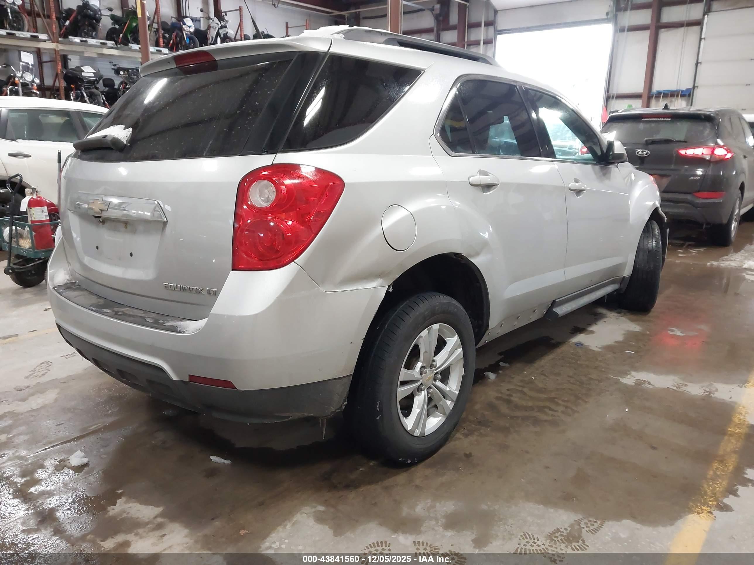 CHEVROLET EQUINOX image 4