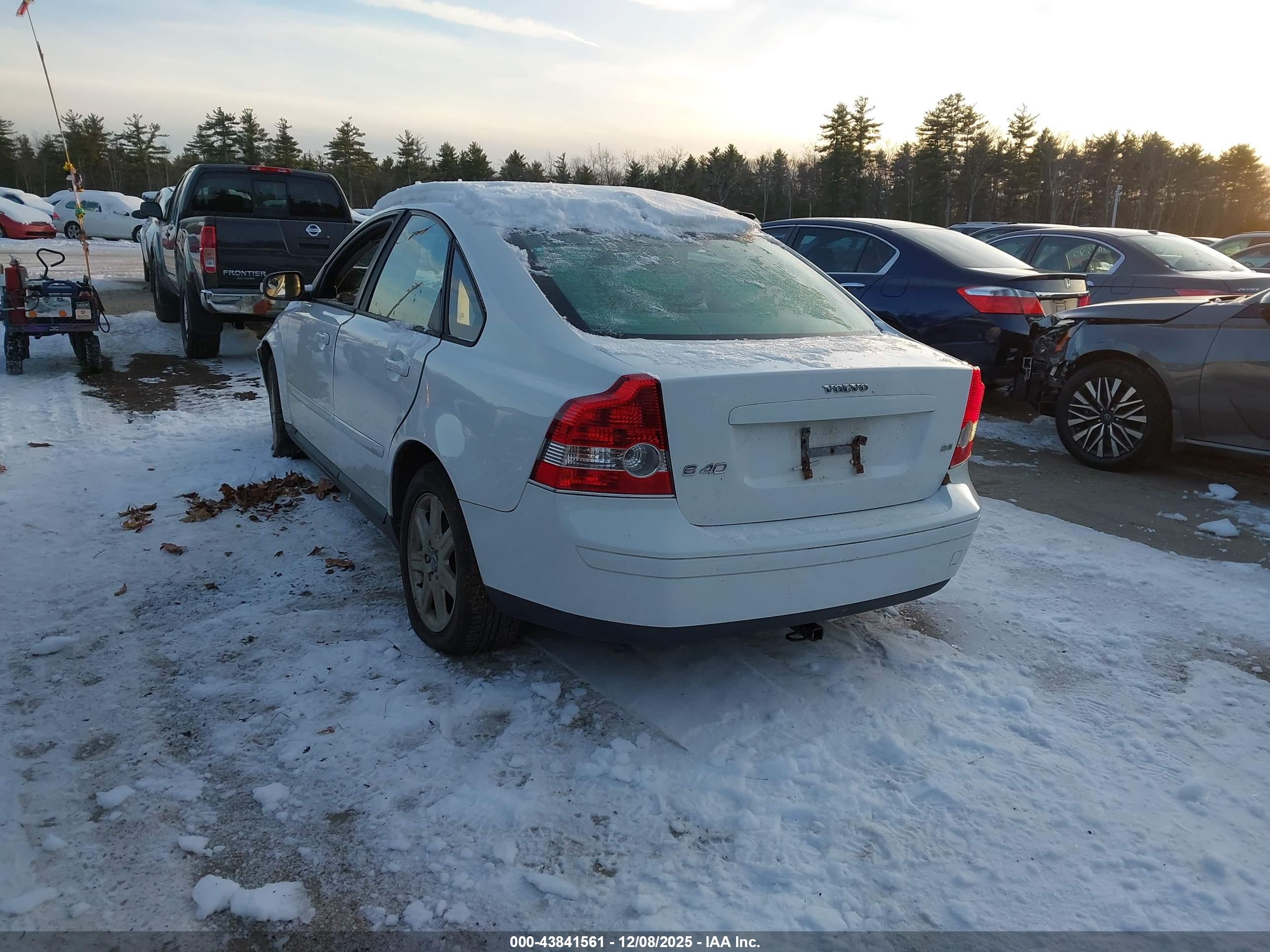 VOLVO S40 image 3