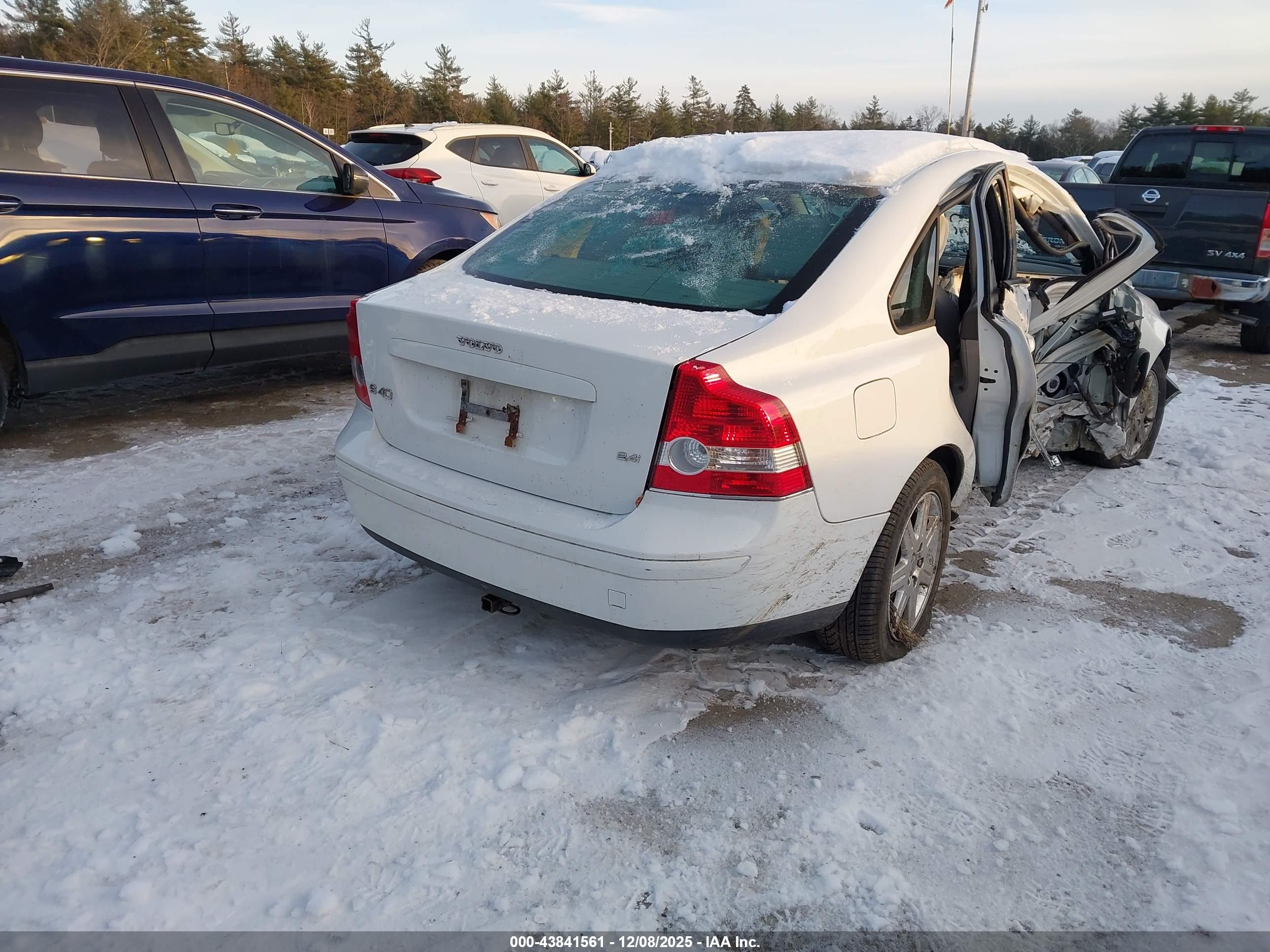 VOLVO S40 image 4