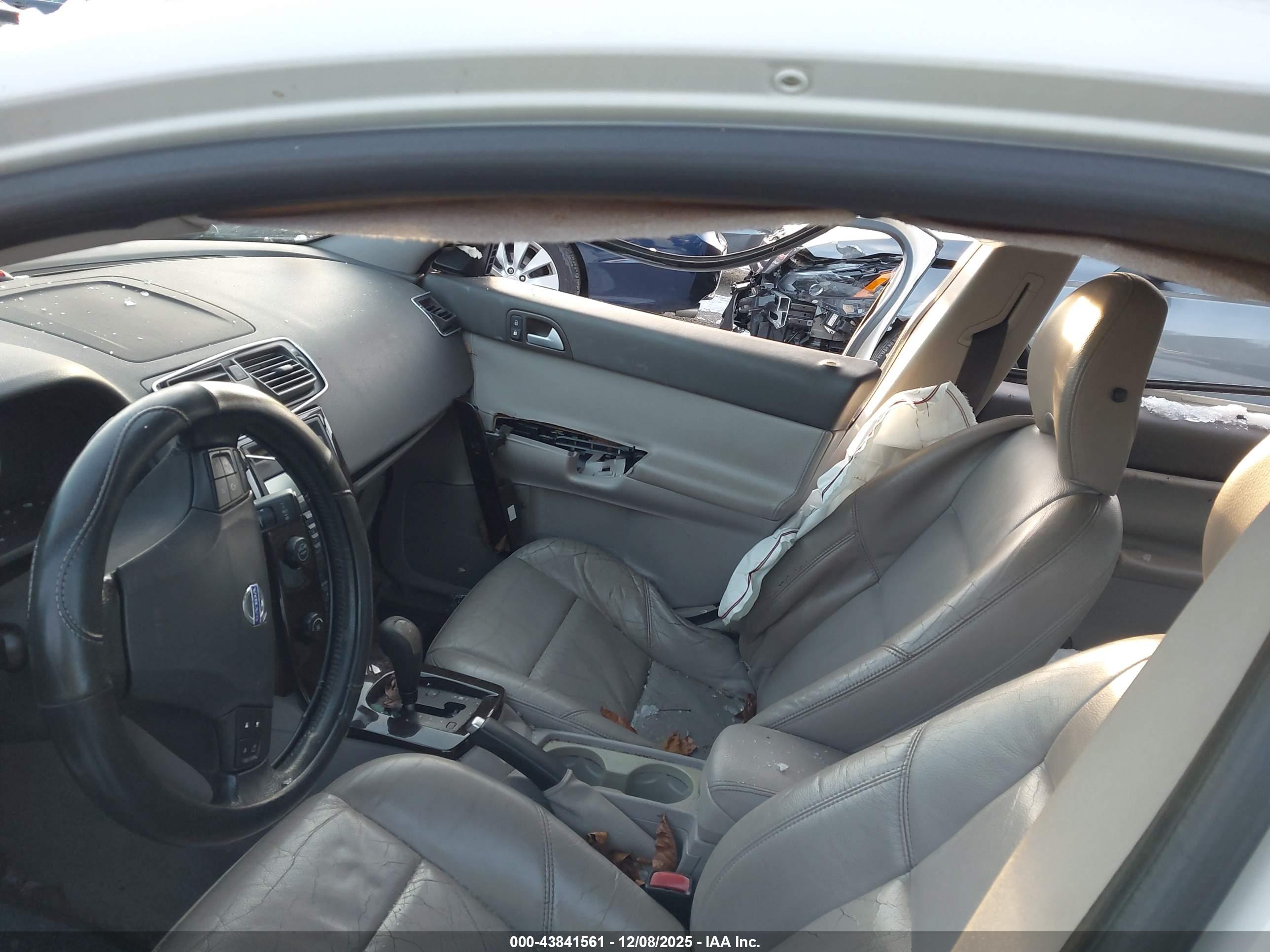 VOLVO S40 image 5