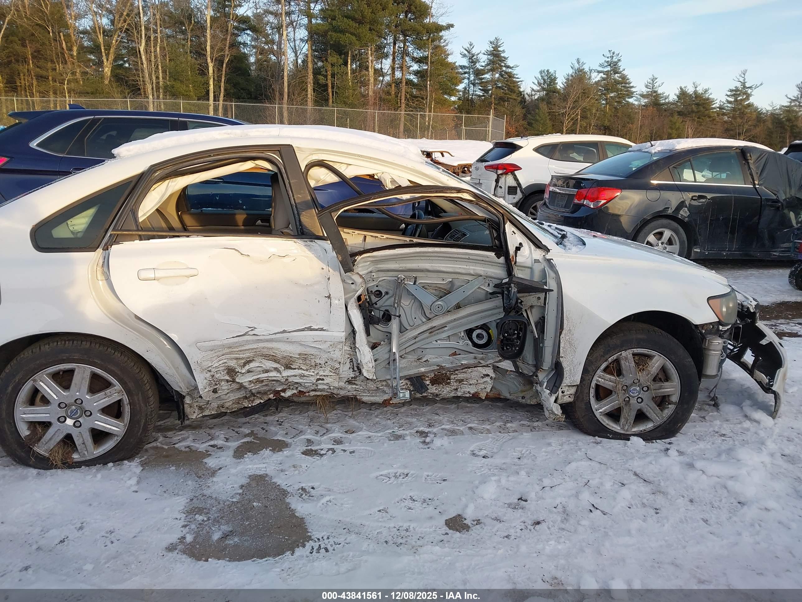 VOLVO S40 image 6