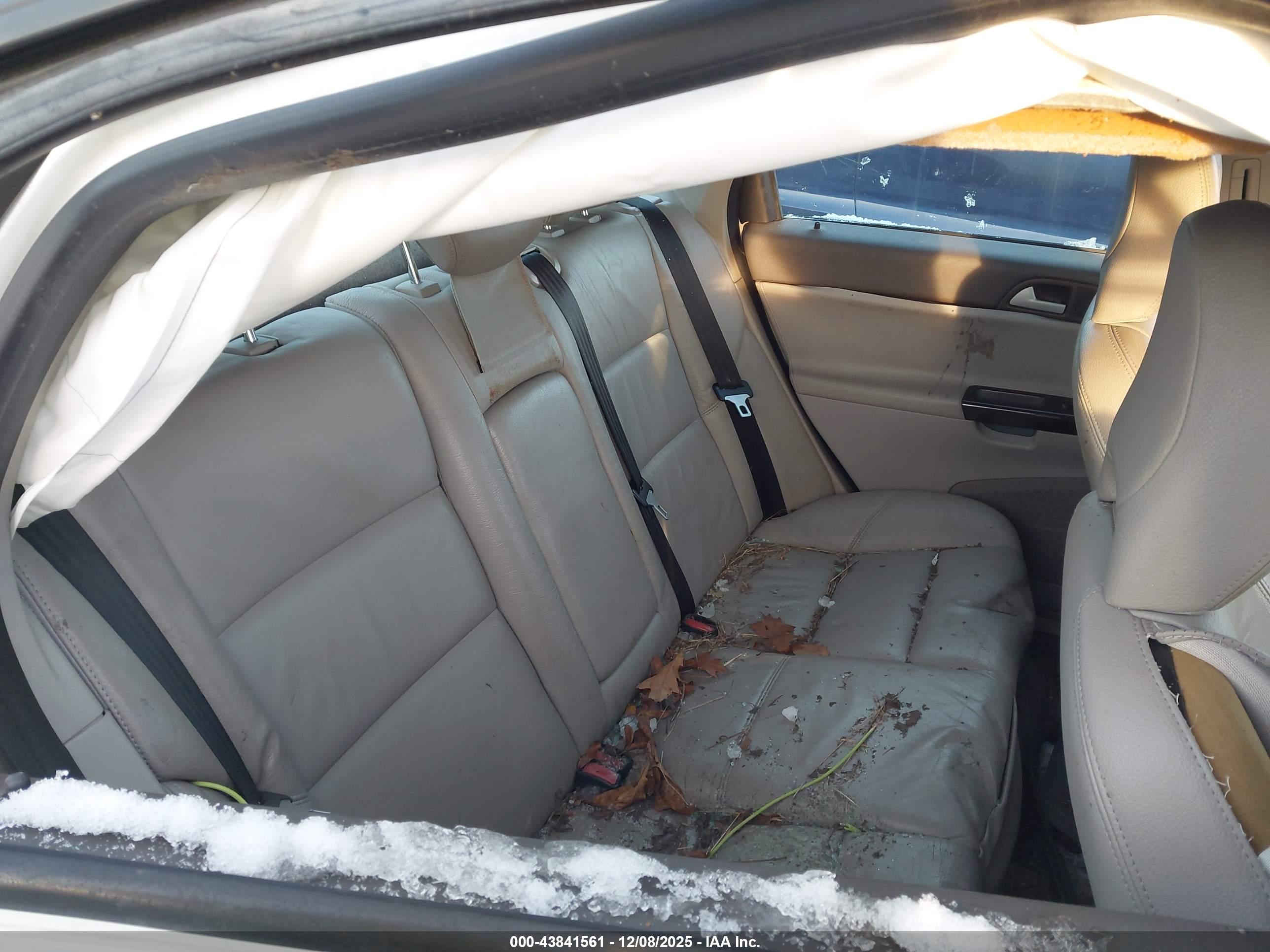 VOLVO S40 image 8