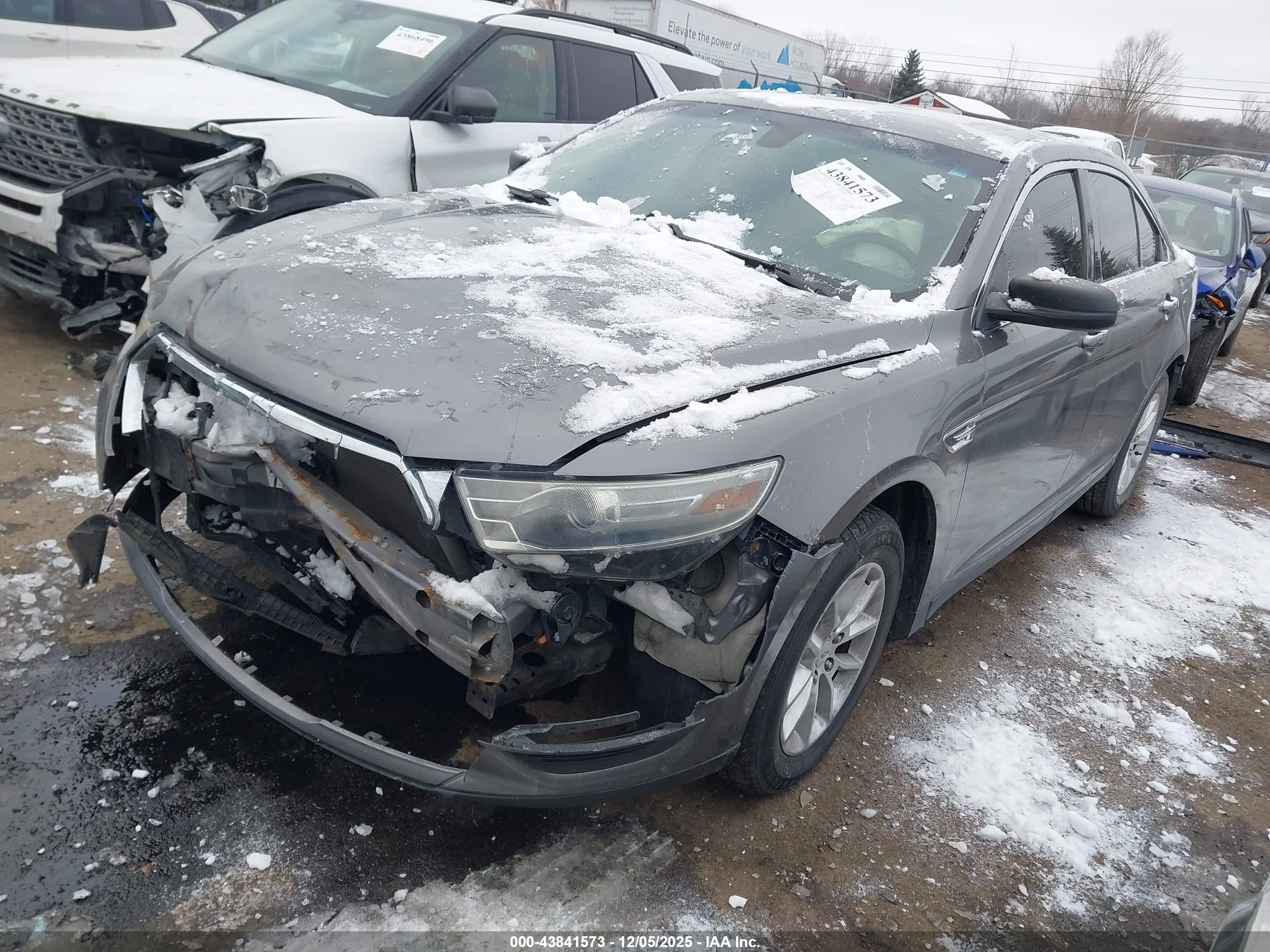 FORD TAURUS image 2