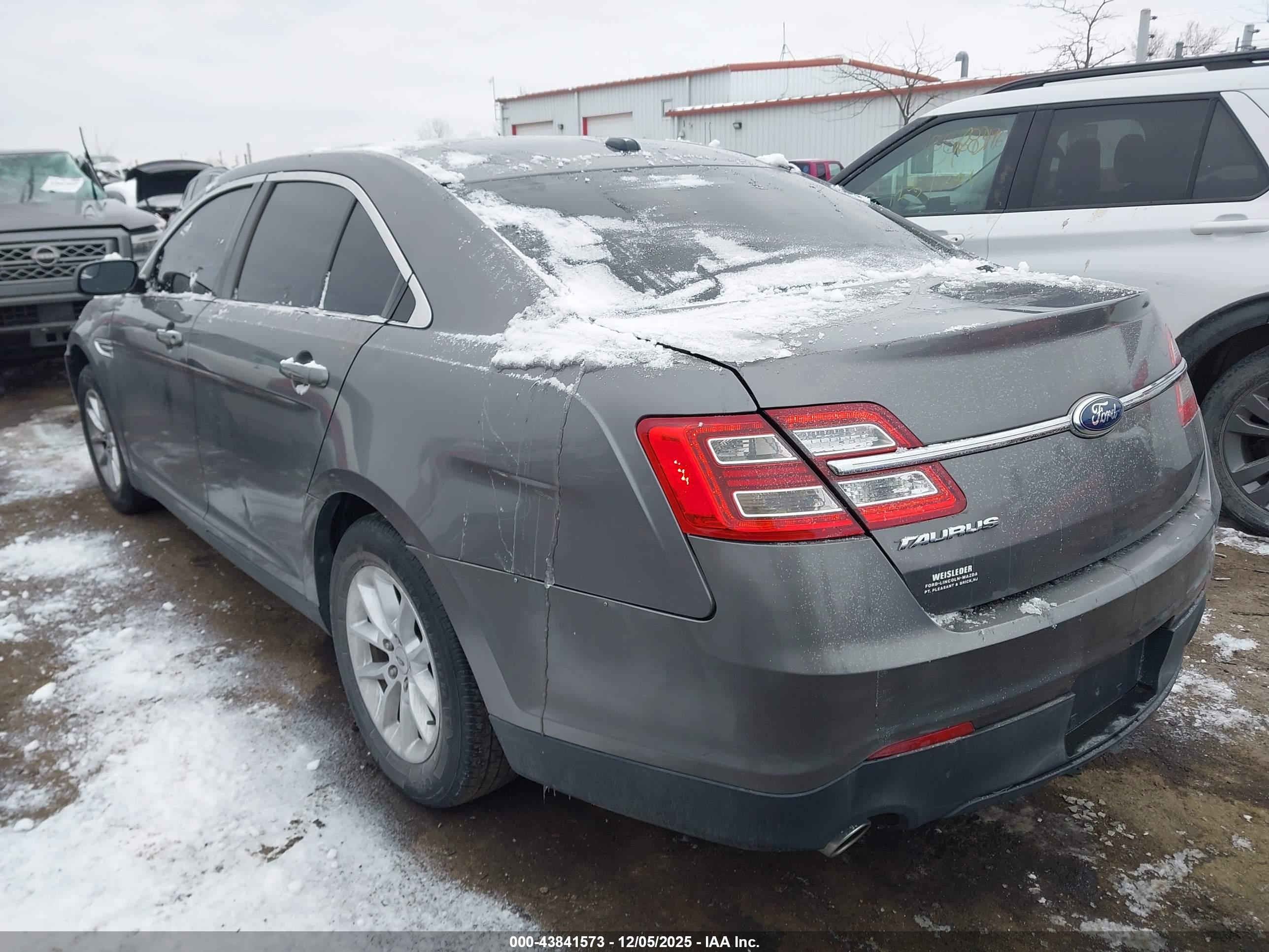 FORD TAURUS image 3