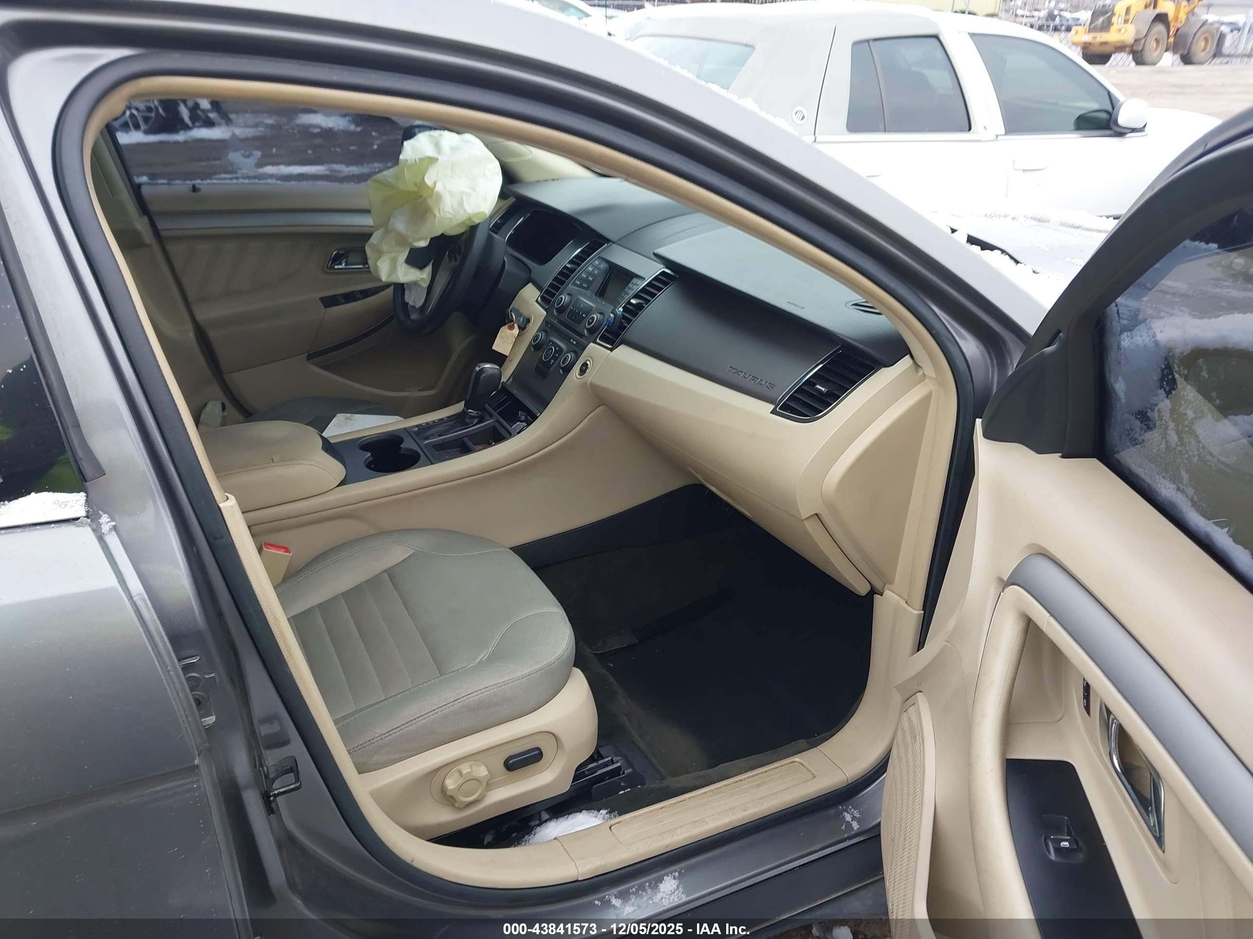 FORD TAURUS image 5