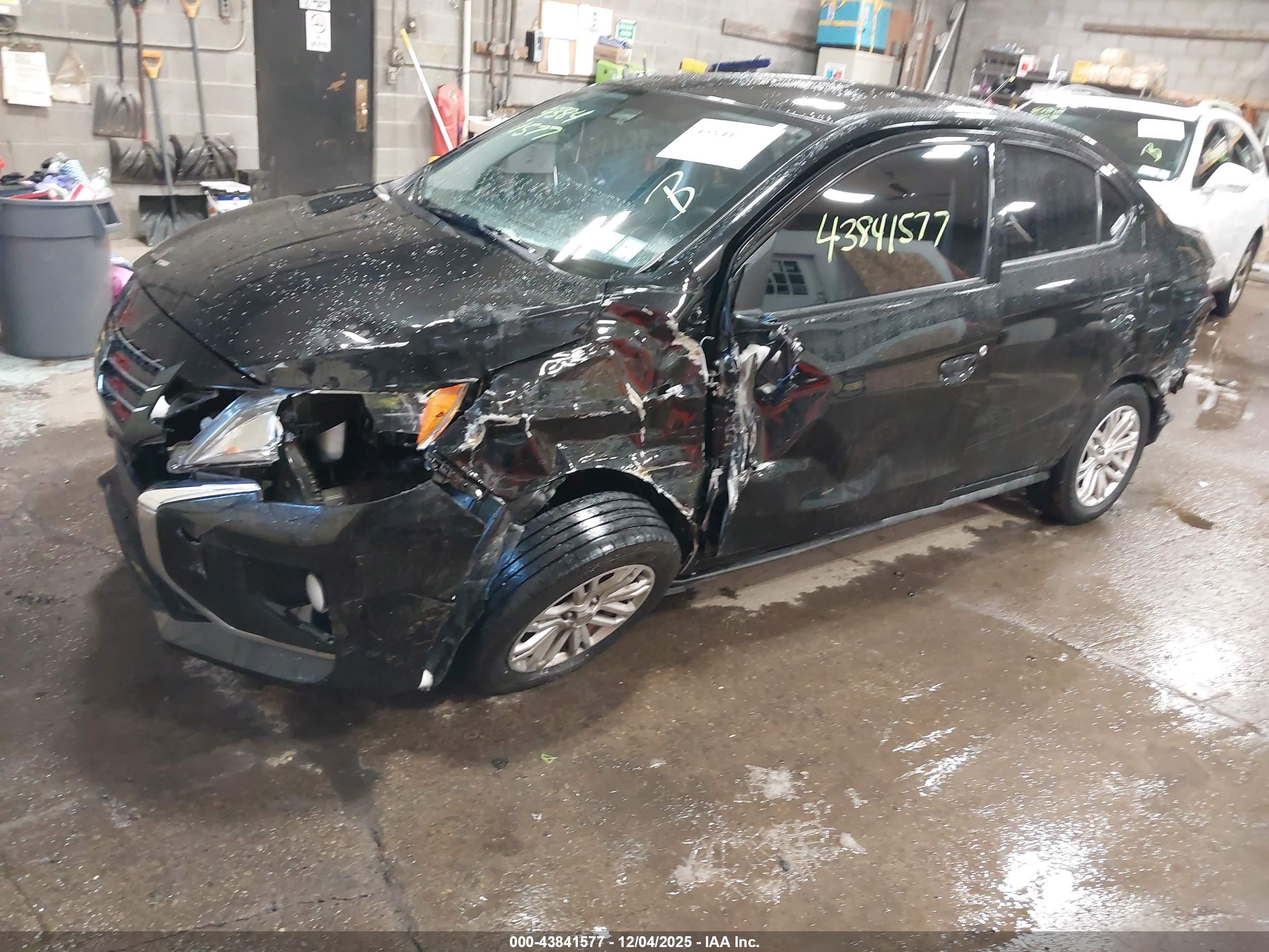 MITSUBISHI MIRAGE image 2